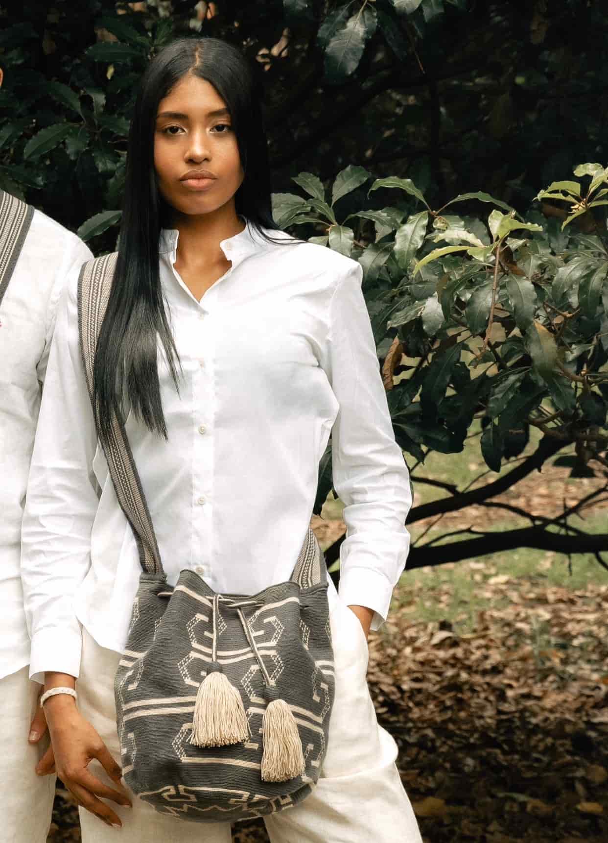 Mochila Wayuu Gris con Correa Larga - miniatura 4
