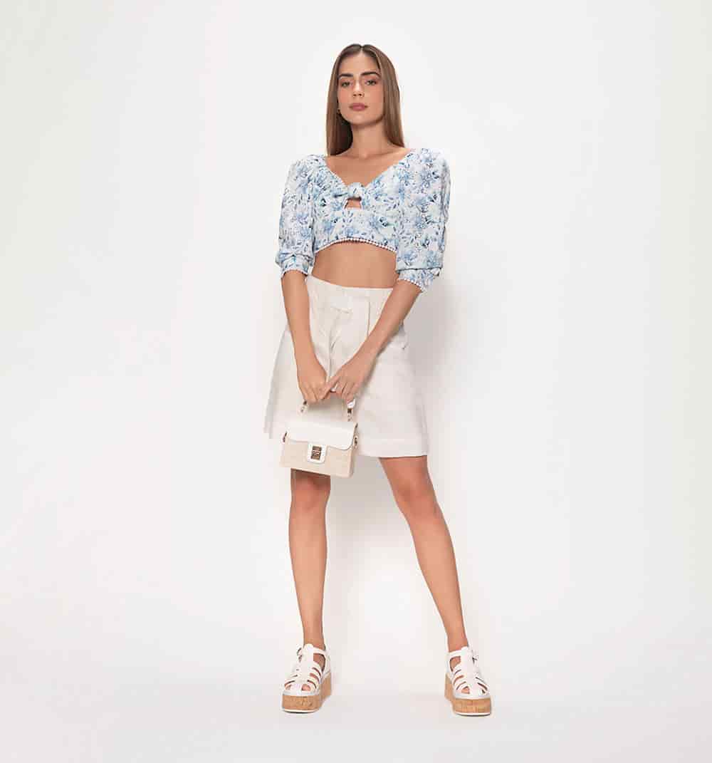Crop top manga 3/4 con amarre en espalda - miniatura 1