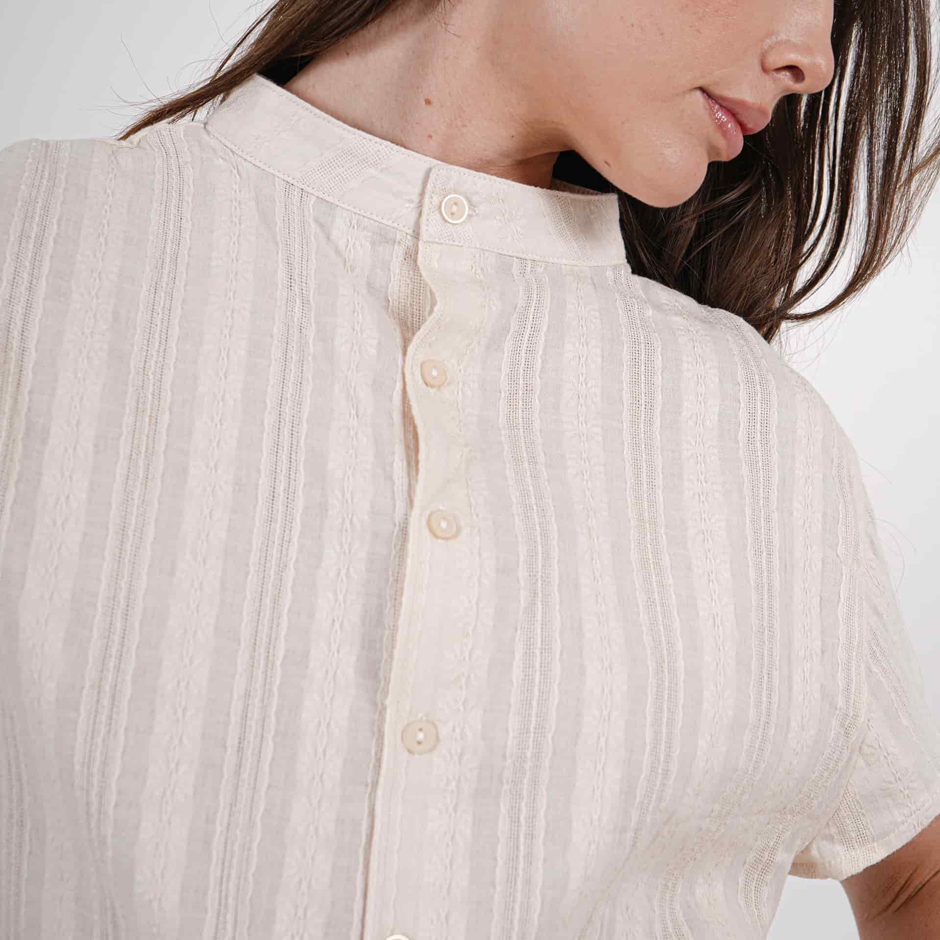 Blusa abierta cuello nerú manga corta doble función con textura - miniatura 2