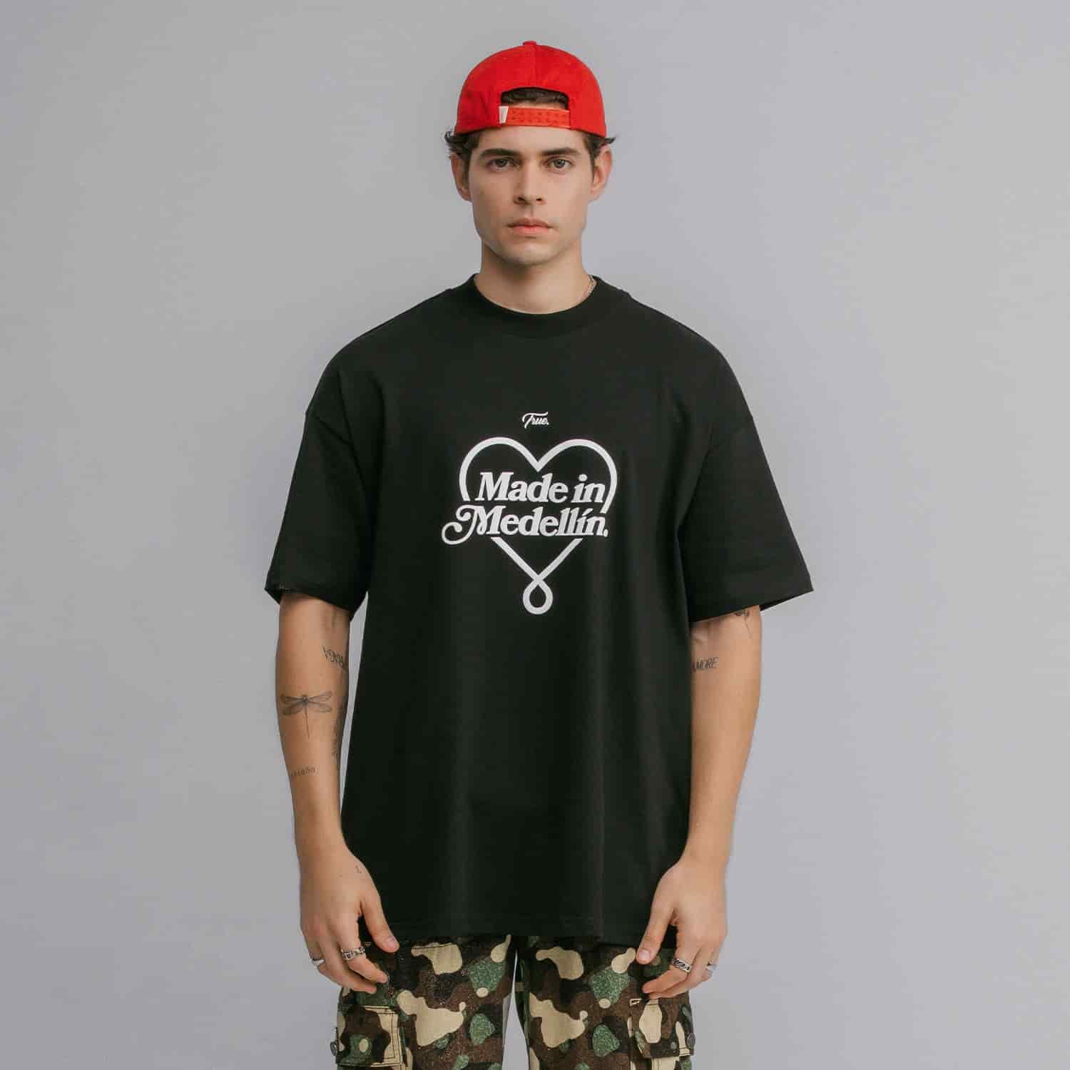 Camiseta Oversized Medellín - Negra - miniatura 2