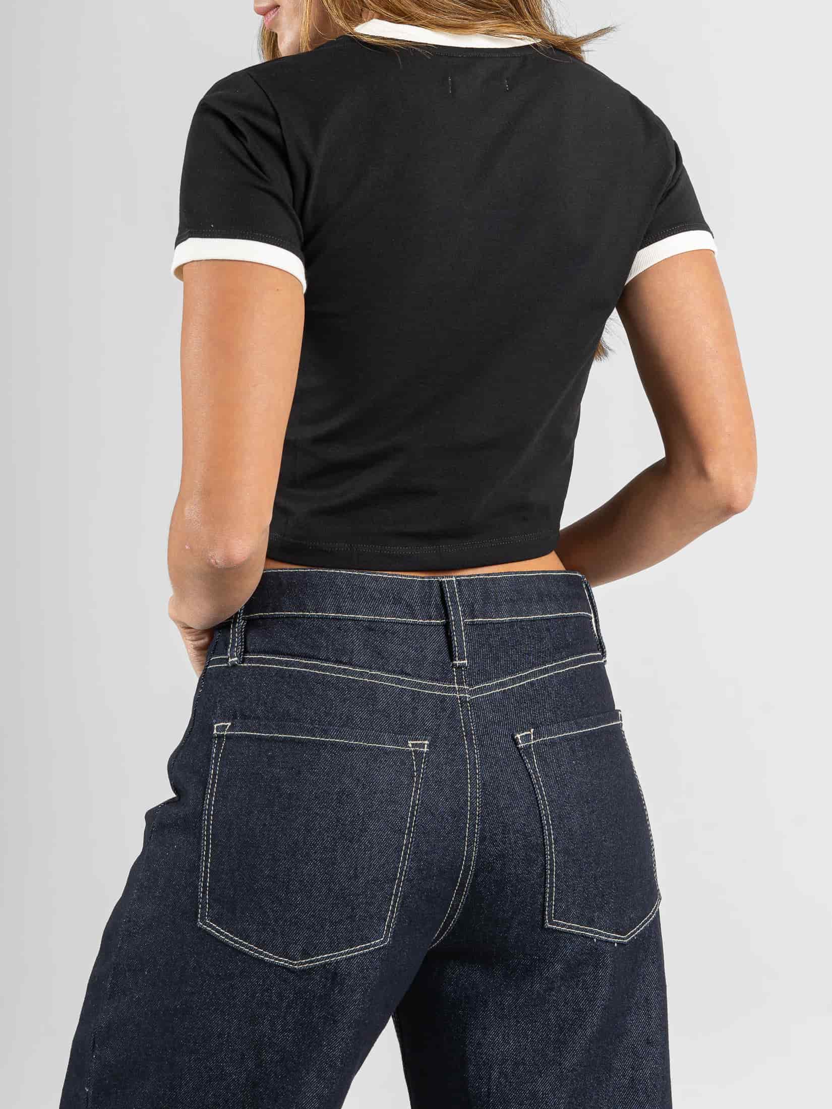 Ref: 0610708 T-shirt crop, cuello redondo y manga corta, acabados con vivo combinado a contraste, tono negro - miniatura 2