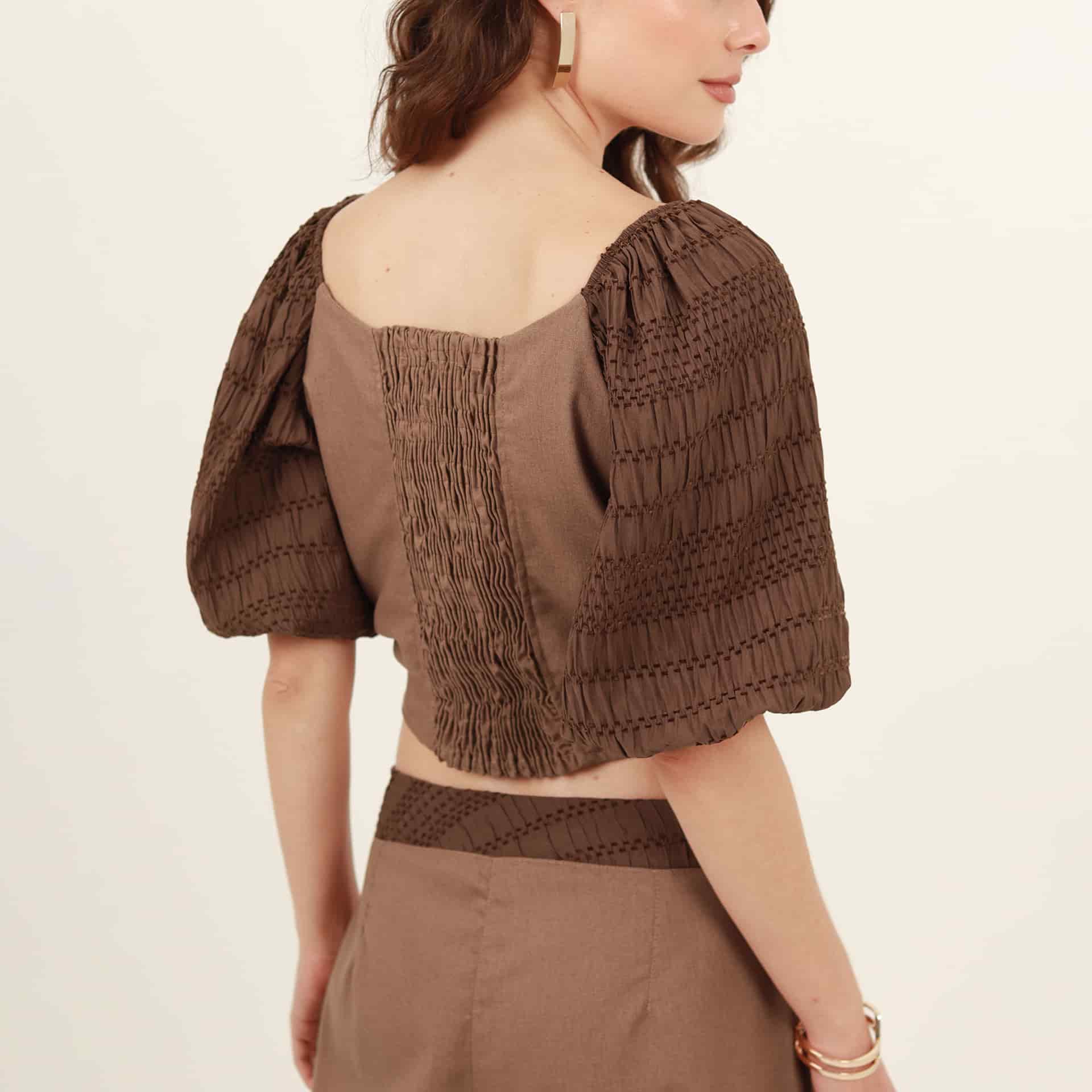 Blusa crop cuello nudo manga corta ranglán - miniatura 5