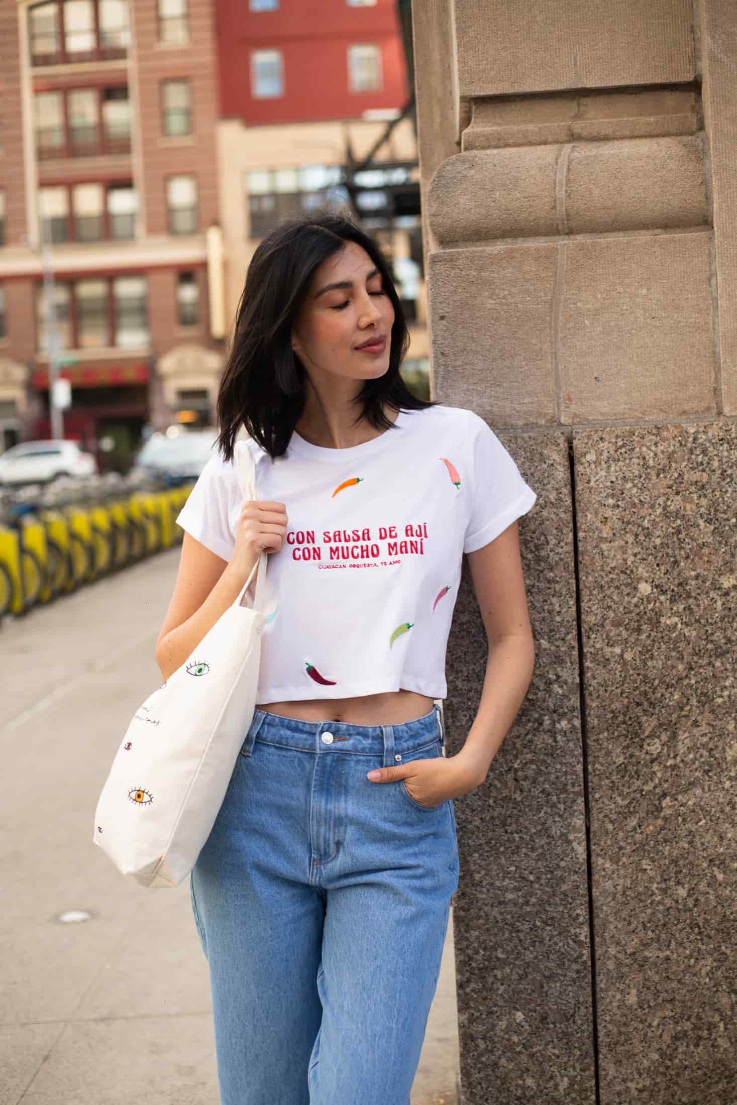Con Salsa De Ají Cropped/Basic Tee - miniatura 1
