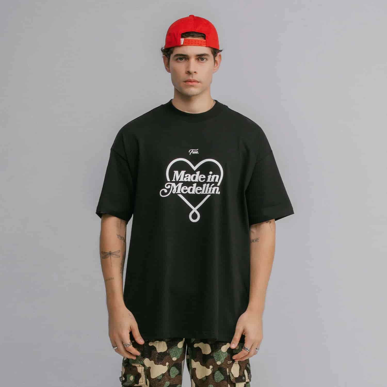 Camiseta Oversized Medellín - Negra - miniatura 8
