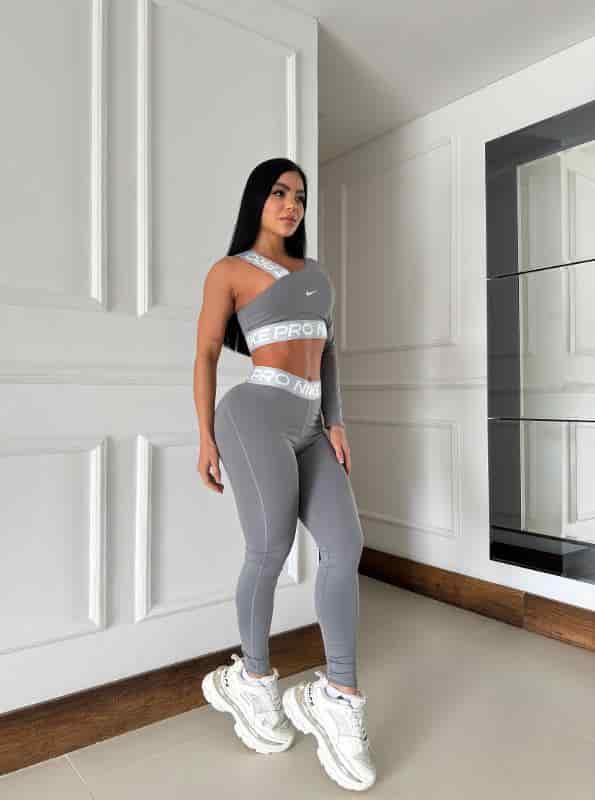 SET NIKE LEGGINS PLATEADO - miniatura 2