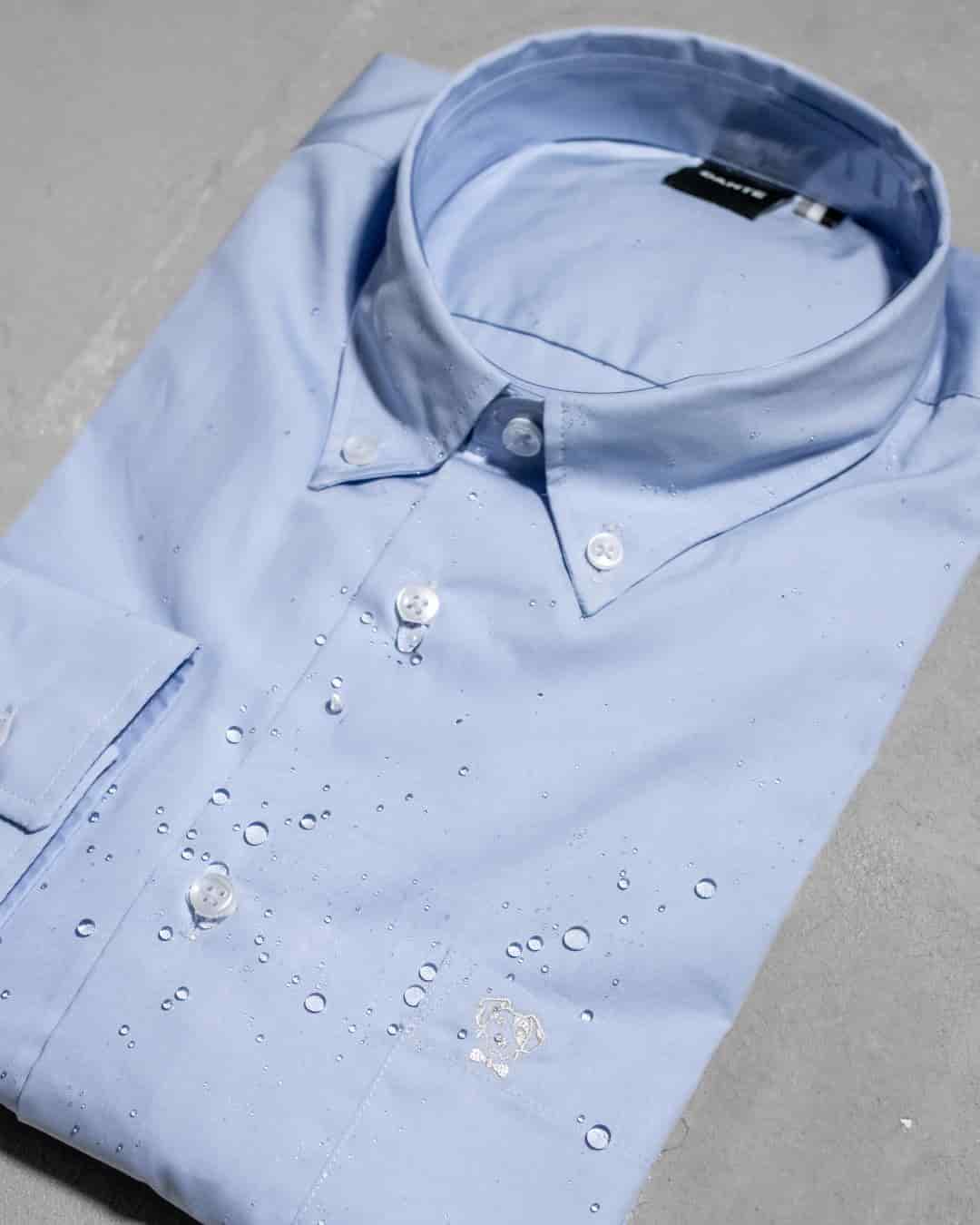 Camisa Antimanchas Popelina Light Blue Con Bolsillo Logo Gris - Talla Regular - miniatura 4