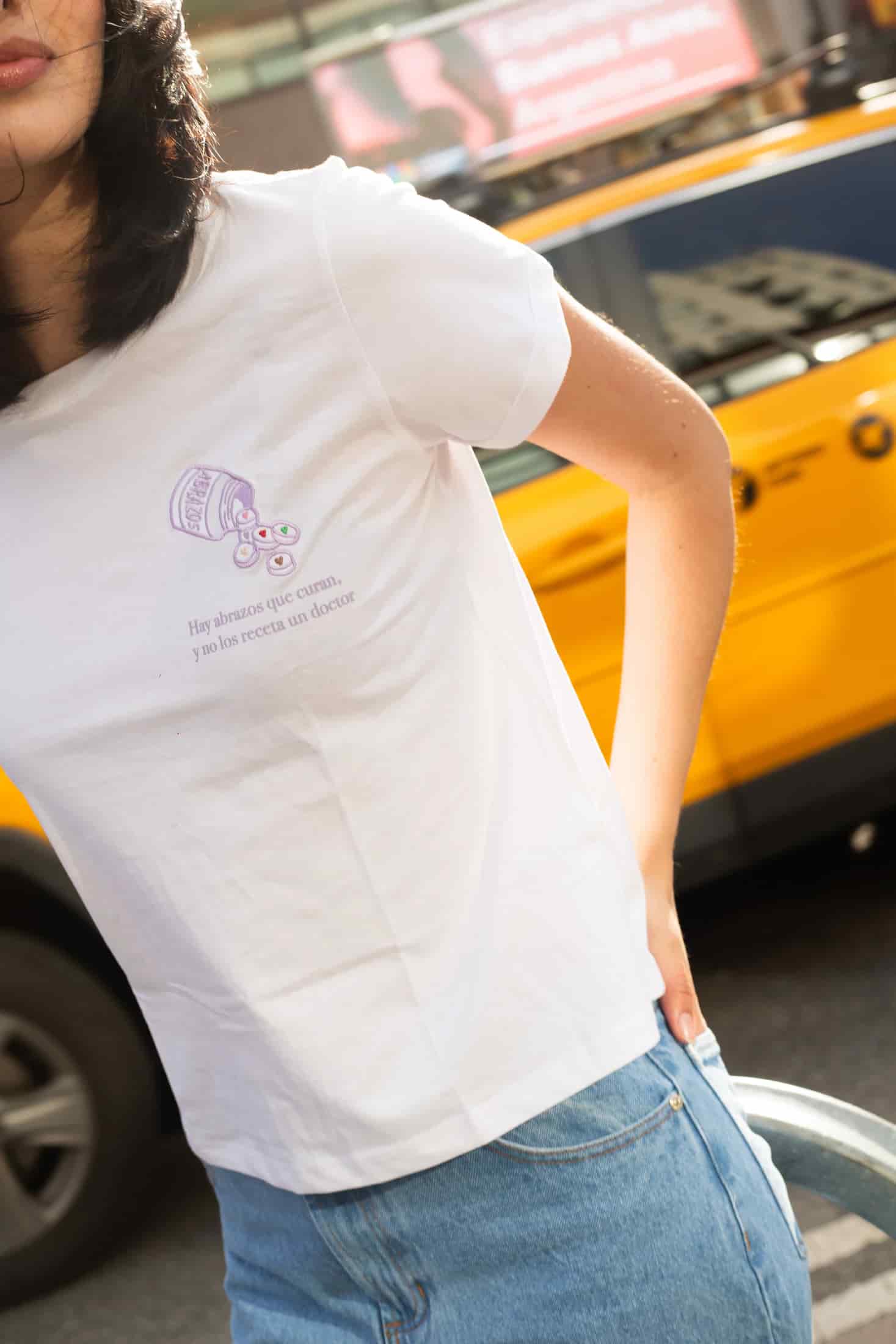 Hay Abrazos Que Curan Oversized Tee - miniatura 4