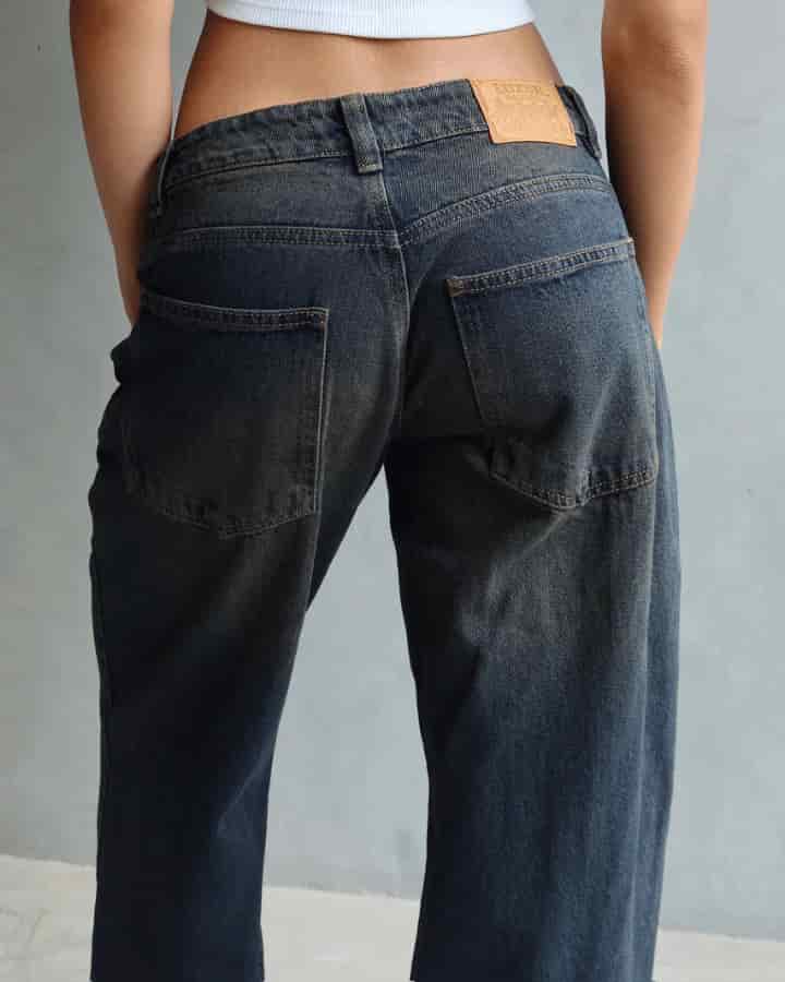 JEAN LOW WIDE FIT TIRO BAJO ANCHO AZUL DIRTY WASHED - miniatura 7