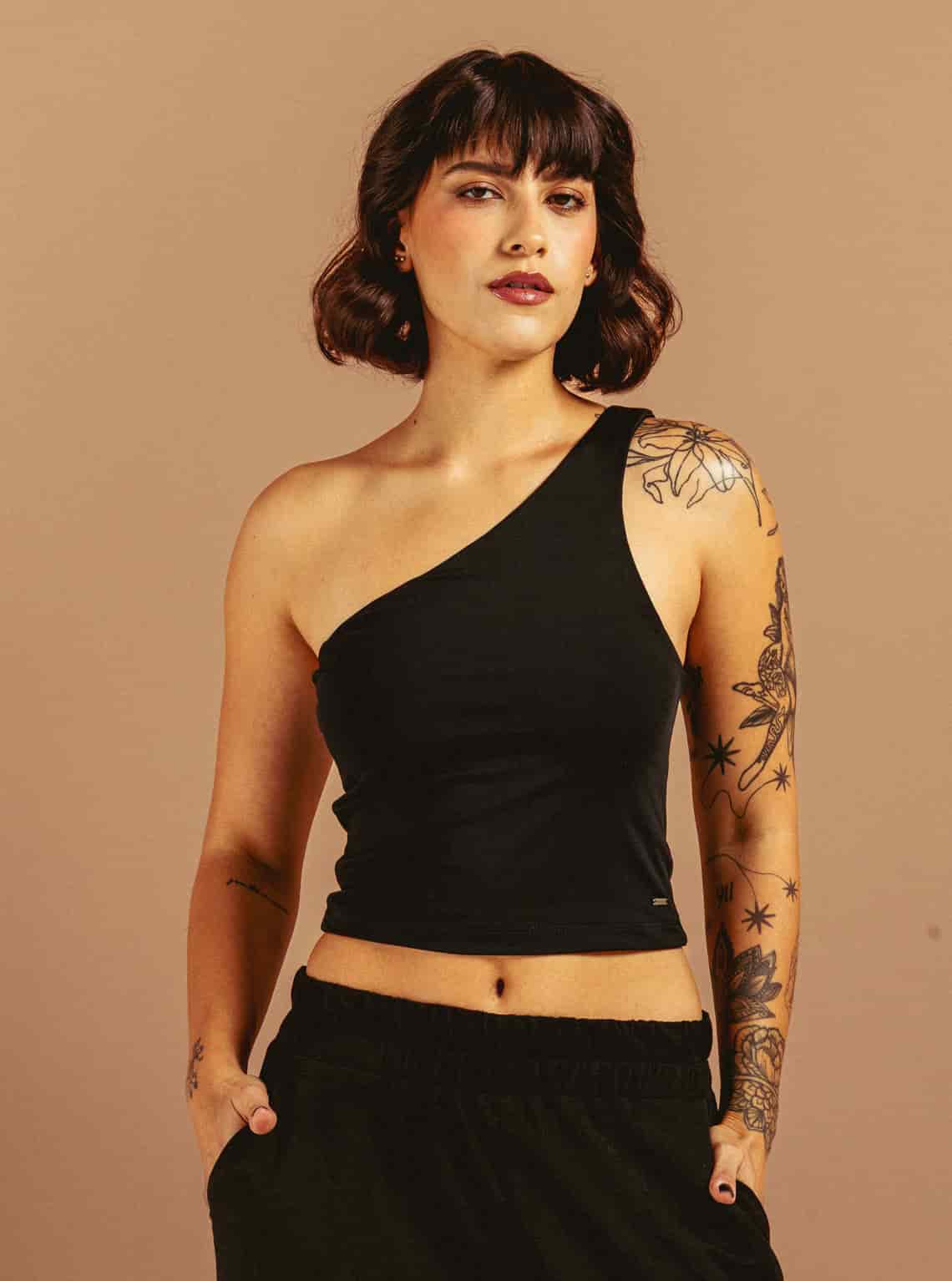 BLUSA ASIMÉTRICA NEGRA - miniatura 1