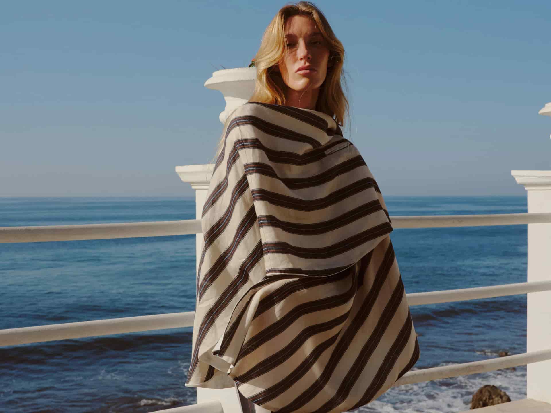 Cavalo Embroidered Linen Poncho / Ivory and Navy - miniatura 7