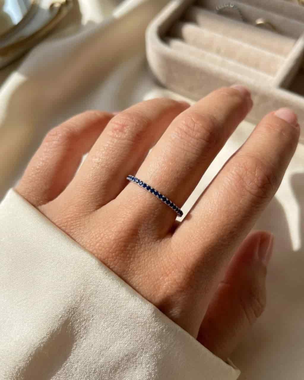 Anillo cintillo Zafiro azul Oro 18k - miniatura 2