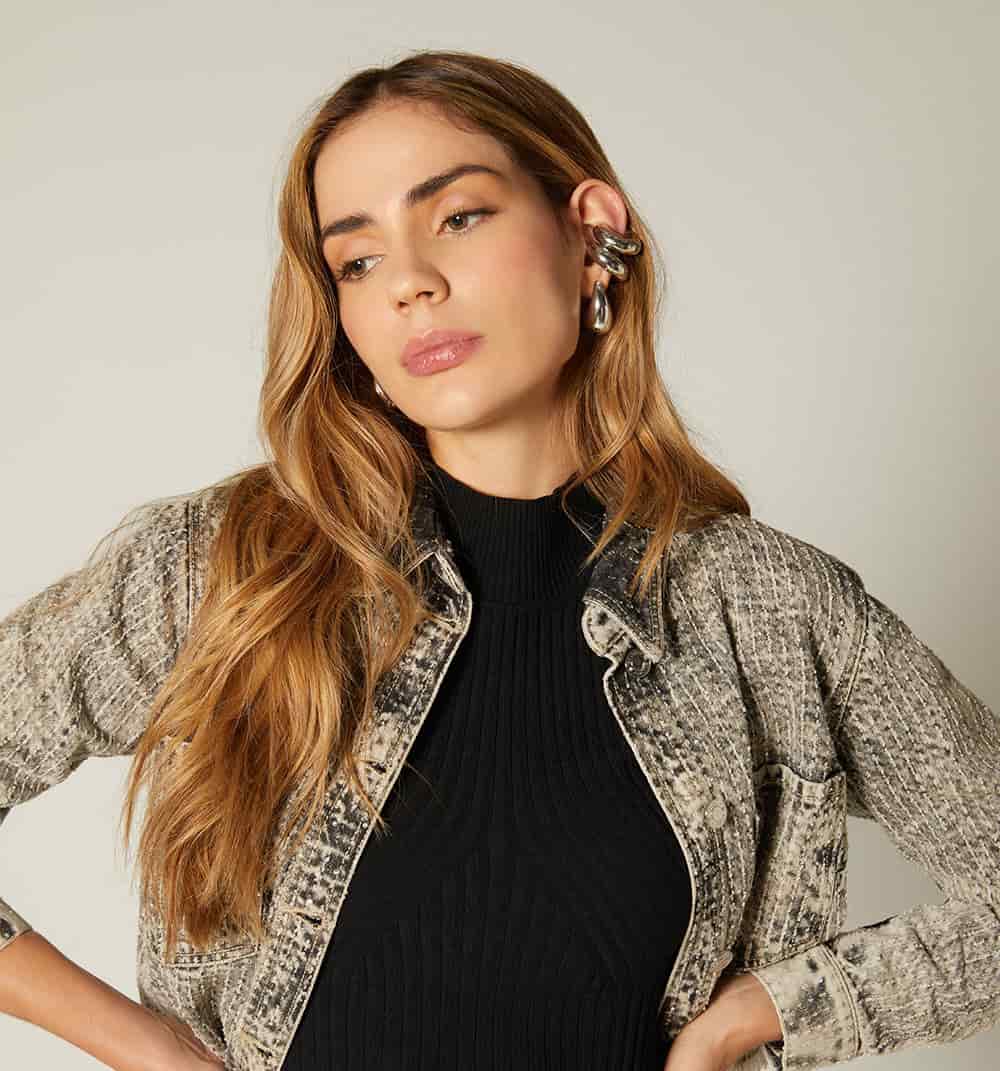 Chaqueta denim corta con apliques - miniatura 1