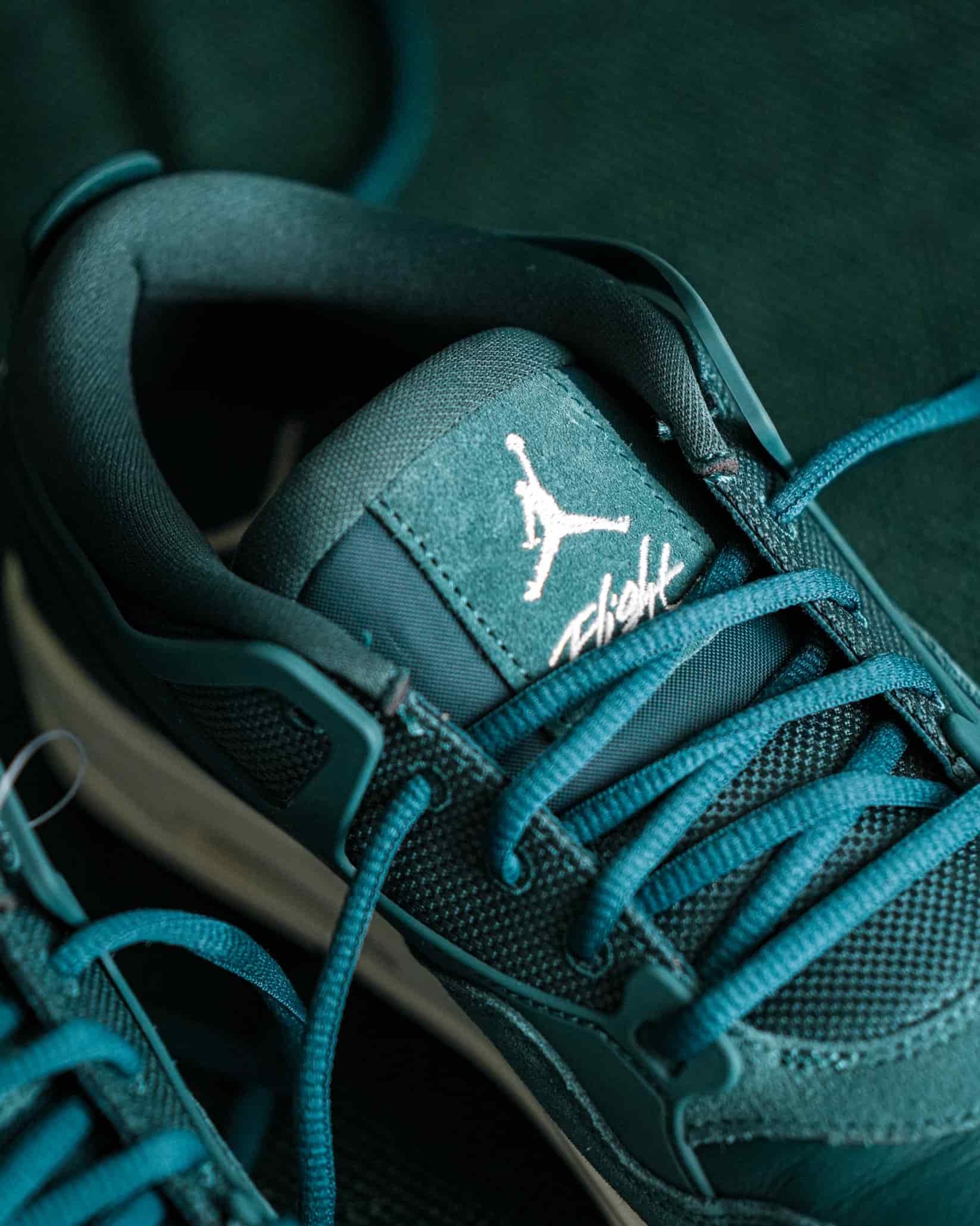TENIS MUJER AIR JORDAN 4 VERDE OSCURO - miniatura 2