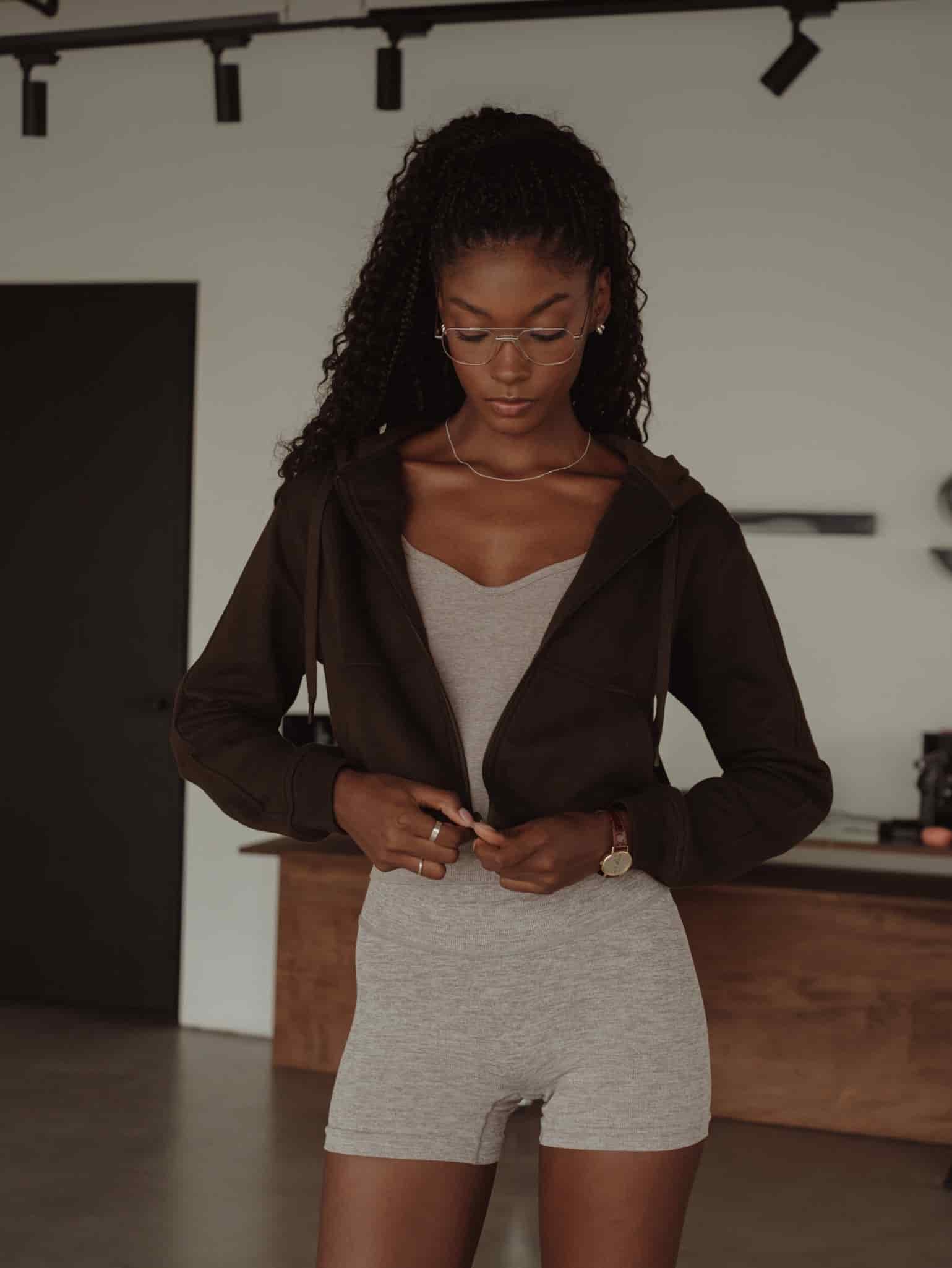 CROPPED ZIP HOODIE - DARK CHOCOLATE - miniatura 3