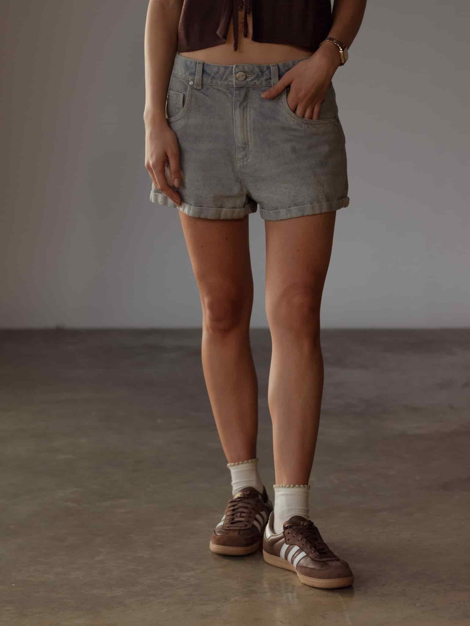 LOW RISE DENIM SHORT  - DIRTY ICE BLUE - miniatura 10