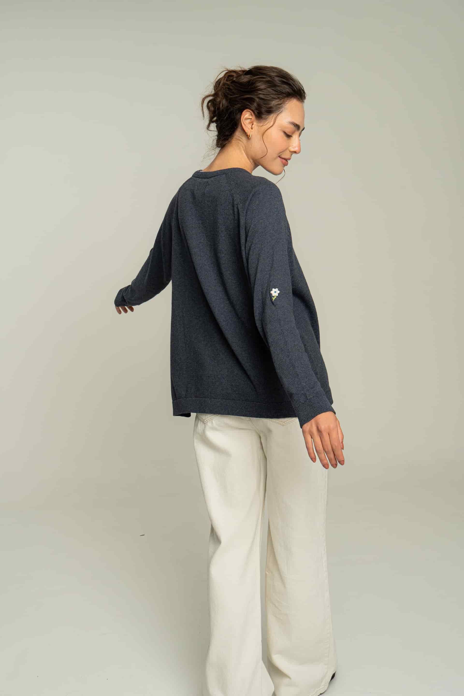 Sweater flores bordadas - azul petróleo - miniatura 5