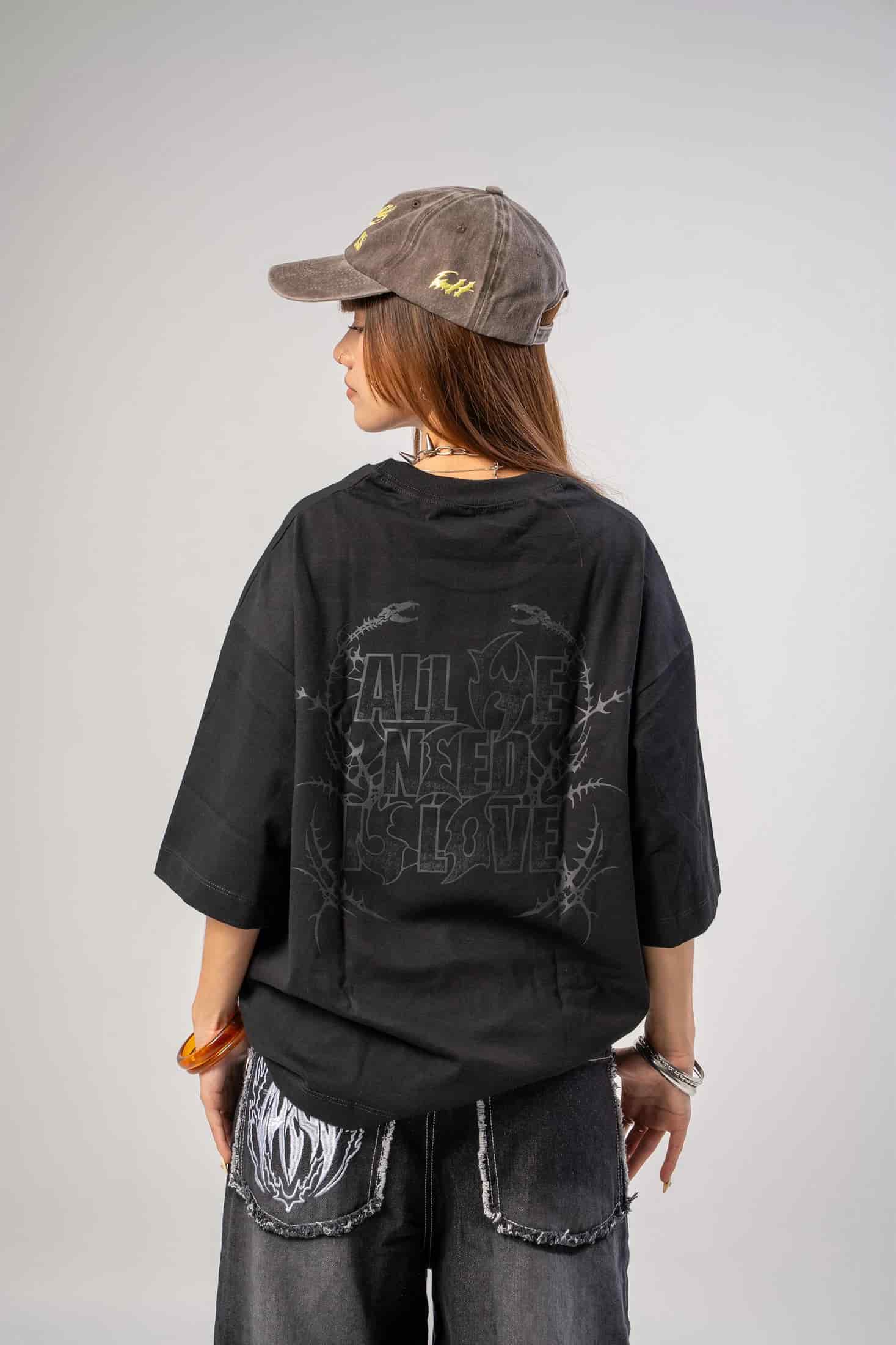 Camiseta All We Need Is Love - miniatura 3