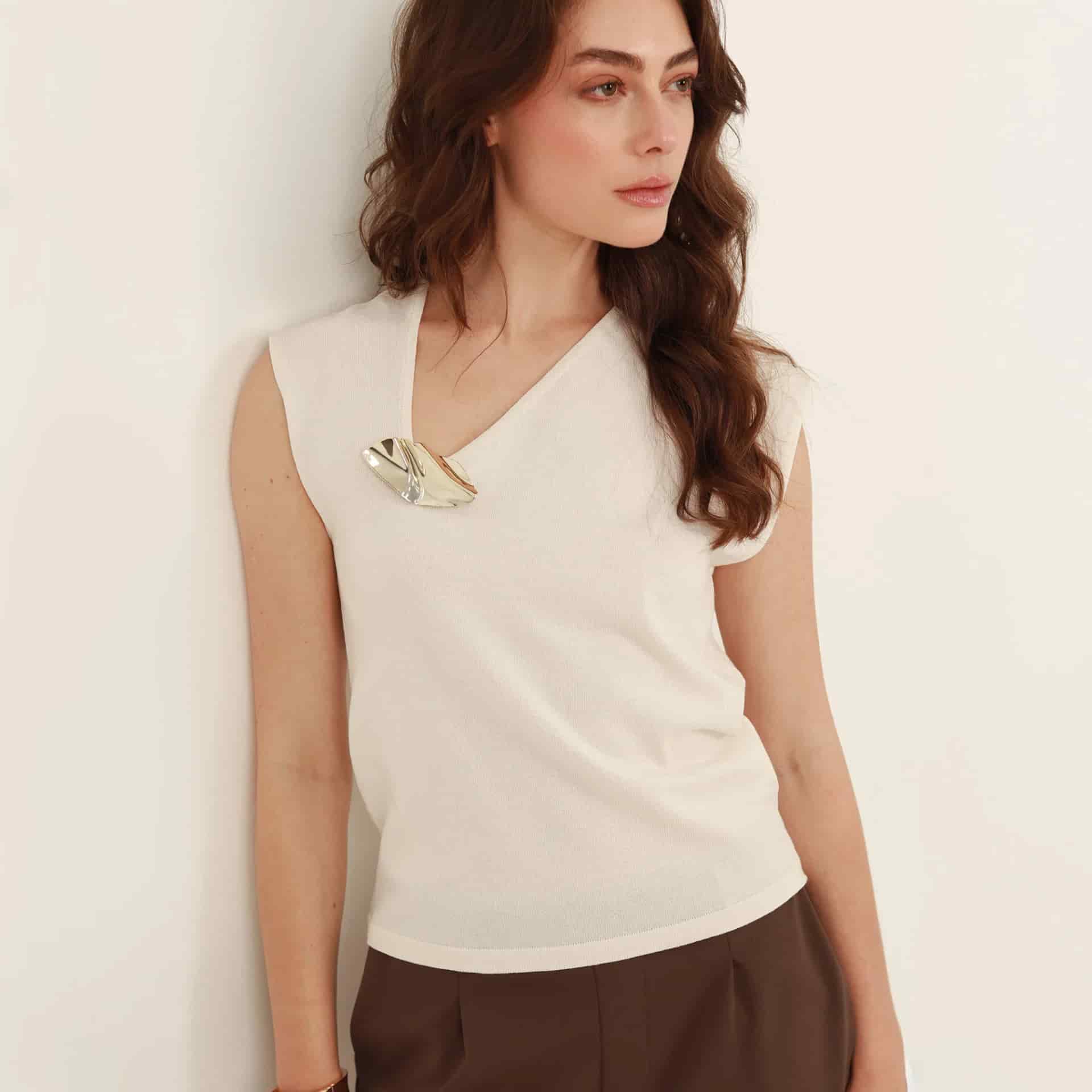 Blusa tejida cuello asimétrico manga sisa - miniatura 2