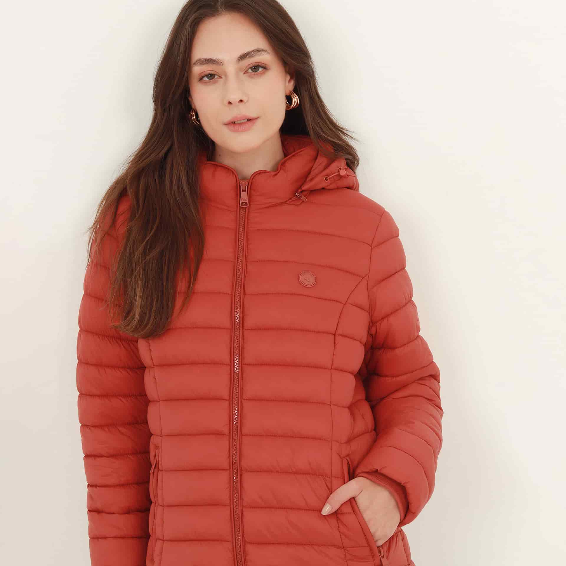Chaqueta acolchada básica cuello alto con capucha - miniatura 52