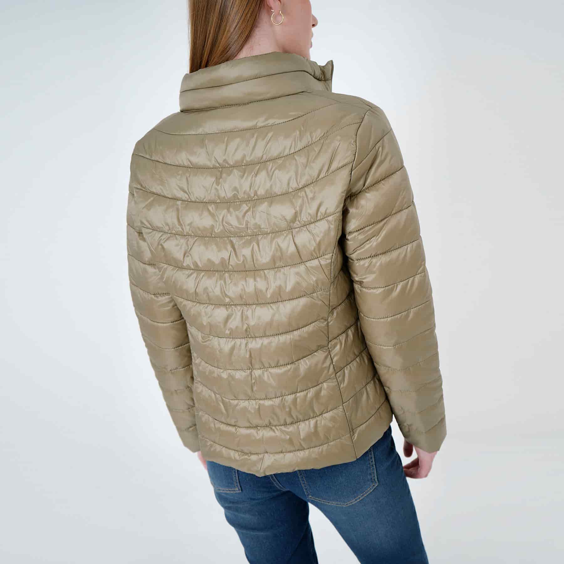 Chaqueta acolchada cuello alto con capucha interna - miniatura 37