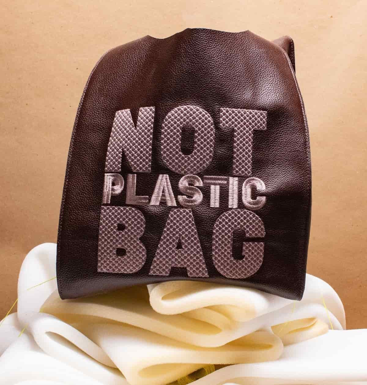 PLASTIC BAG - Chocolate x Embroidered Taupe - miniatura 3