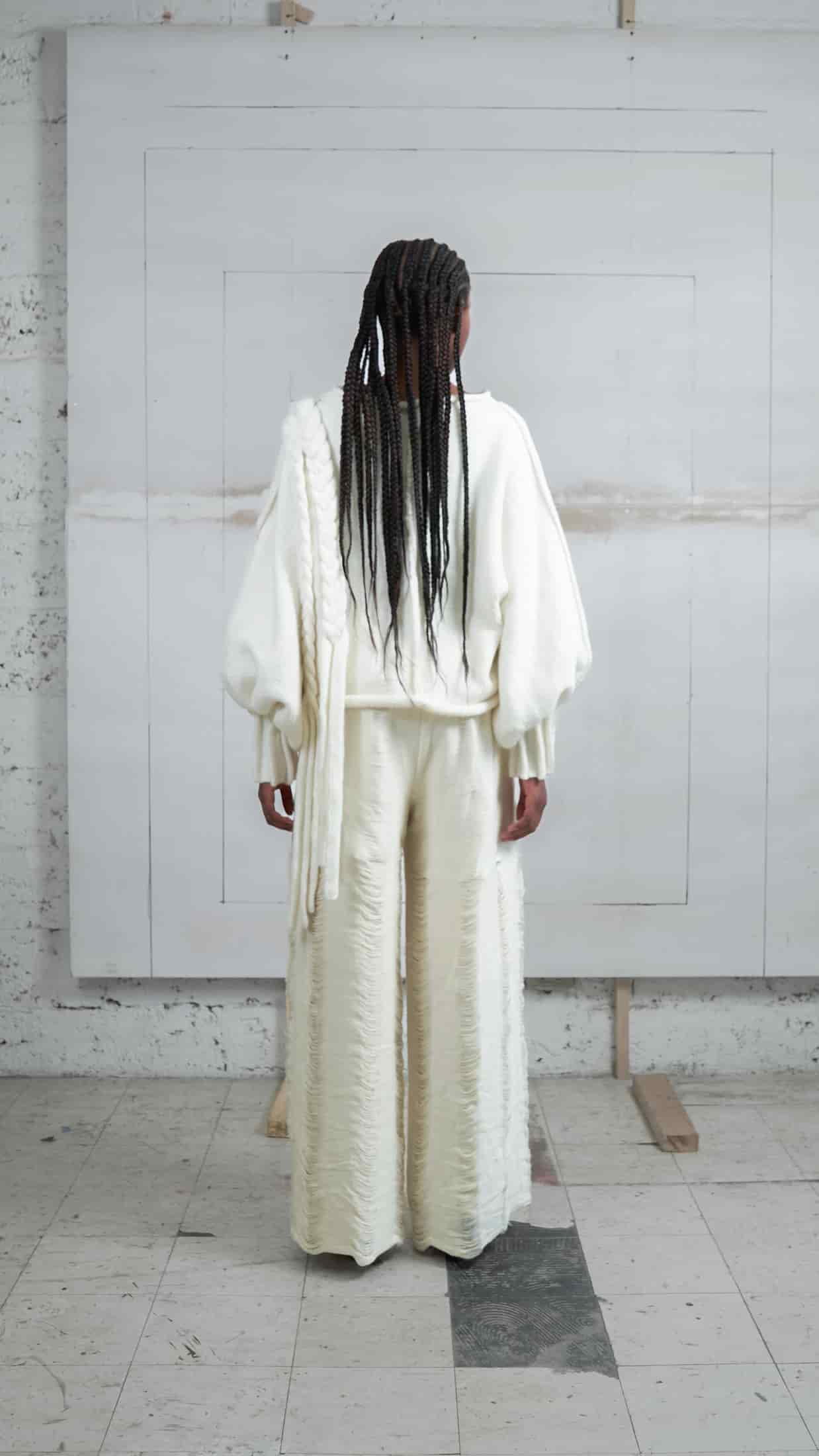 KNITTED SWEATER WITH LONG BRAIDS - miniatura 4