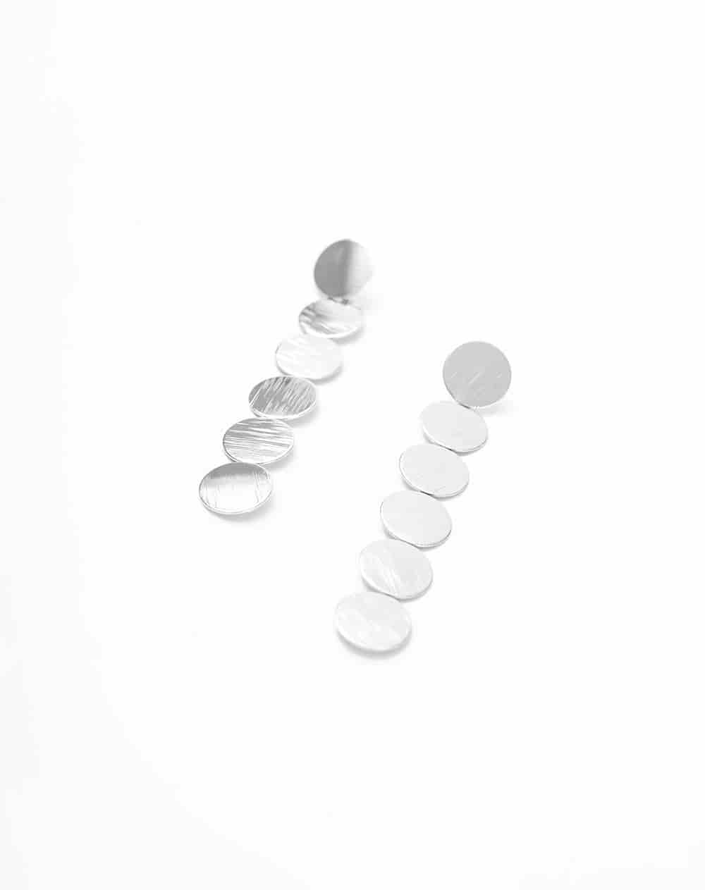 Aretes largos círculos metálicos plateado mujer - miniatura 3
