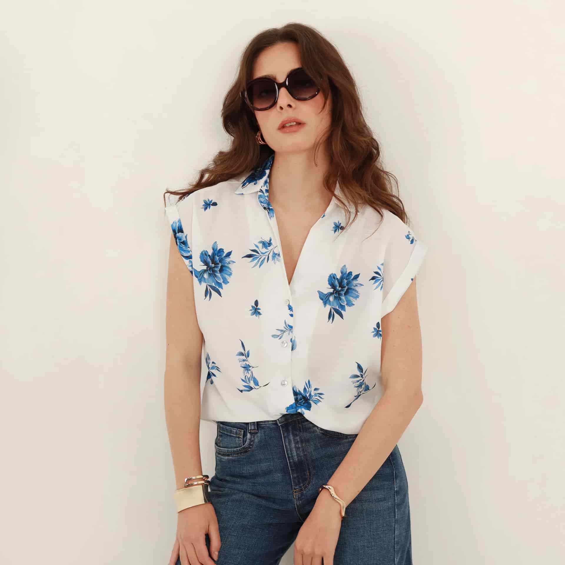 Blusa estampada abierta cuello sport manga corta rodada - miniatura 7