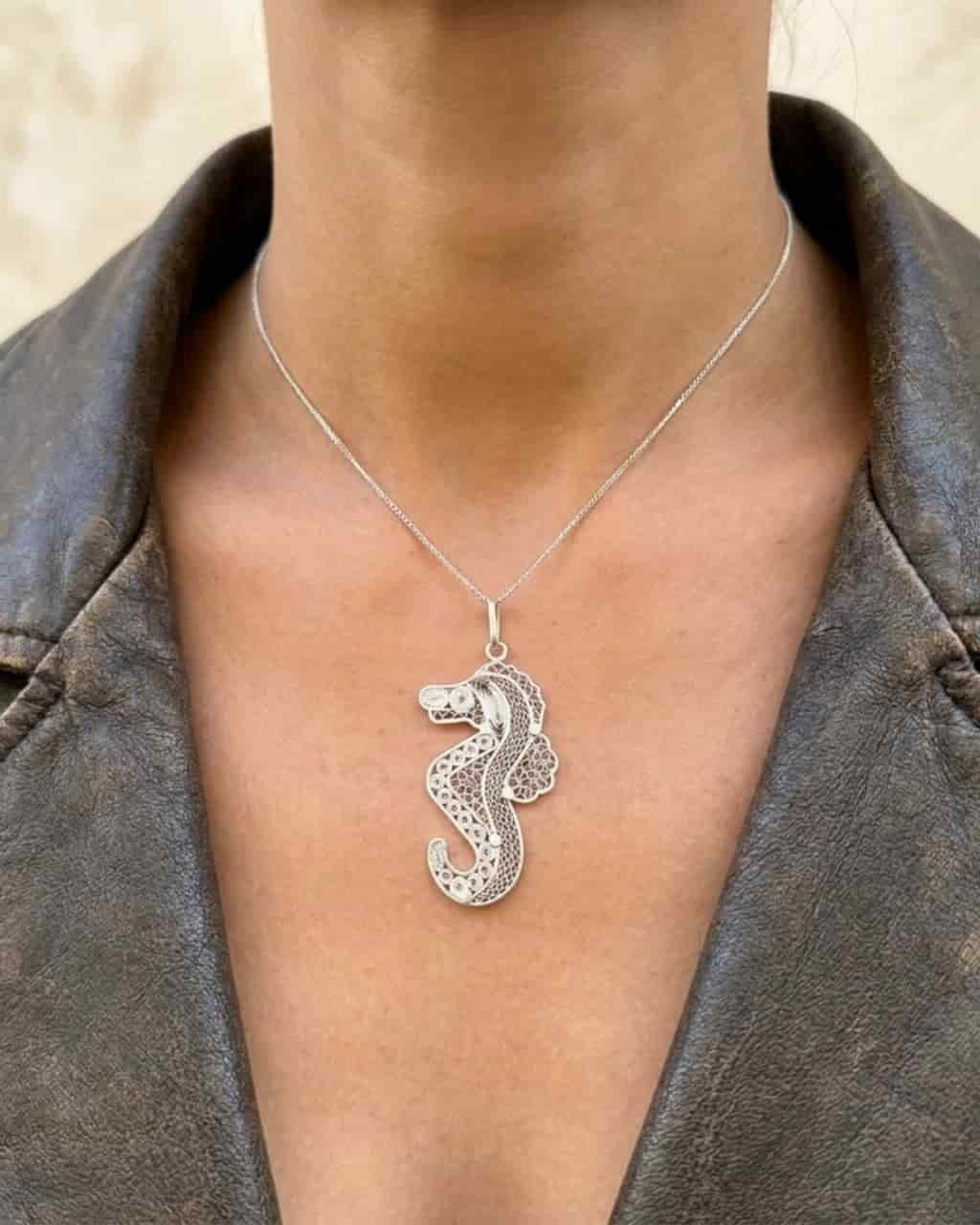 Cadena con dije Caballo de Mar en plata Filigrana - miniatura 2