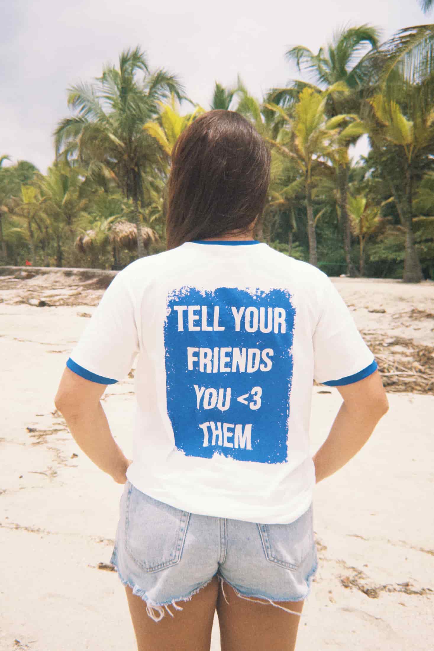 Camiseta "Tell your friends you <3 them" - miniatura 1