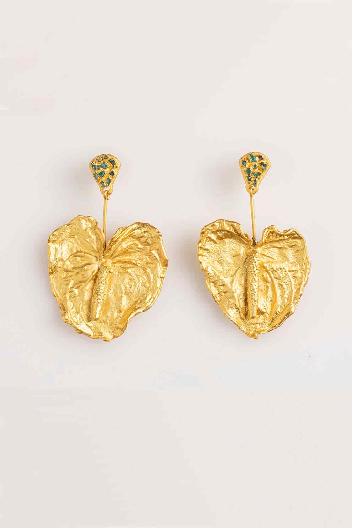 ANTHURIUM EARRINGS AND ROUGH EMERALDS STUDS - miniatura 1