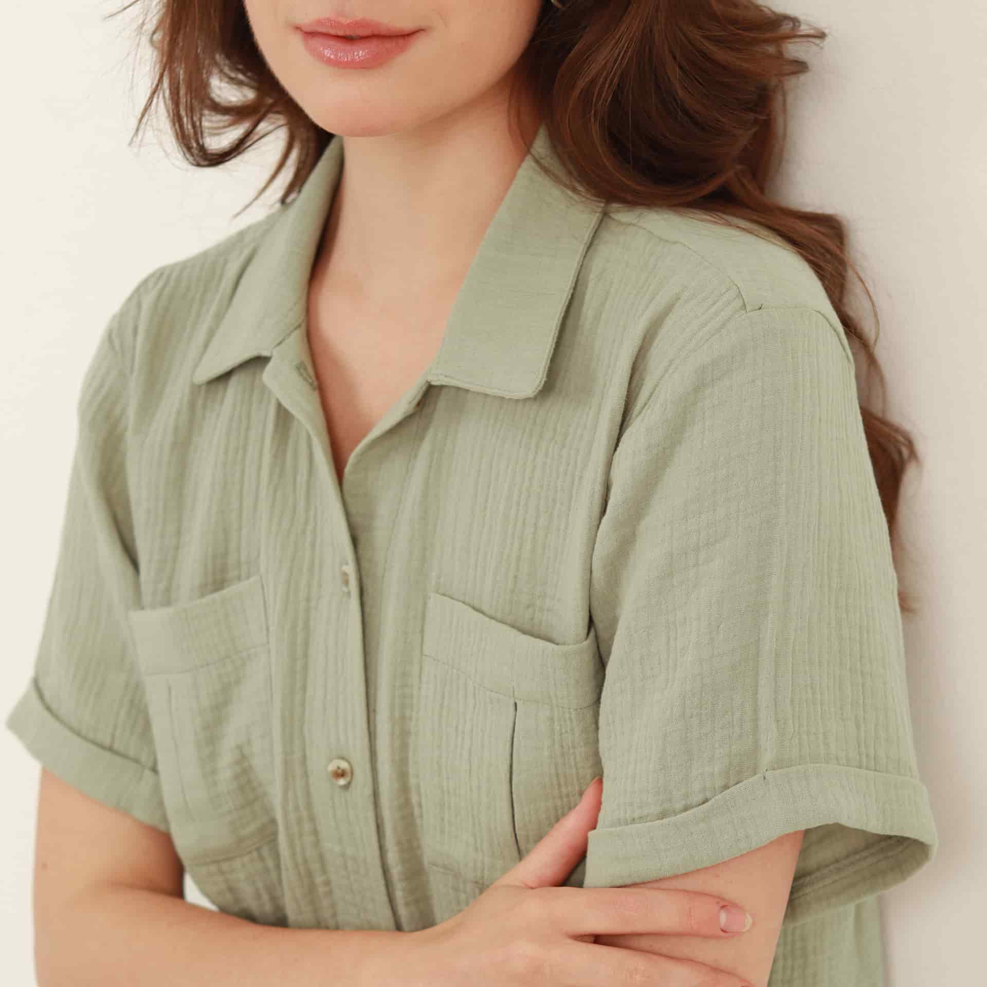 Blusa abierta cuello sport manga corta con bolsillos - miniatura 5