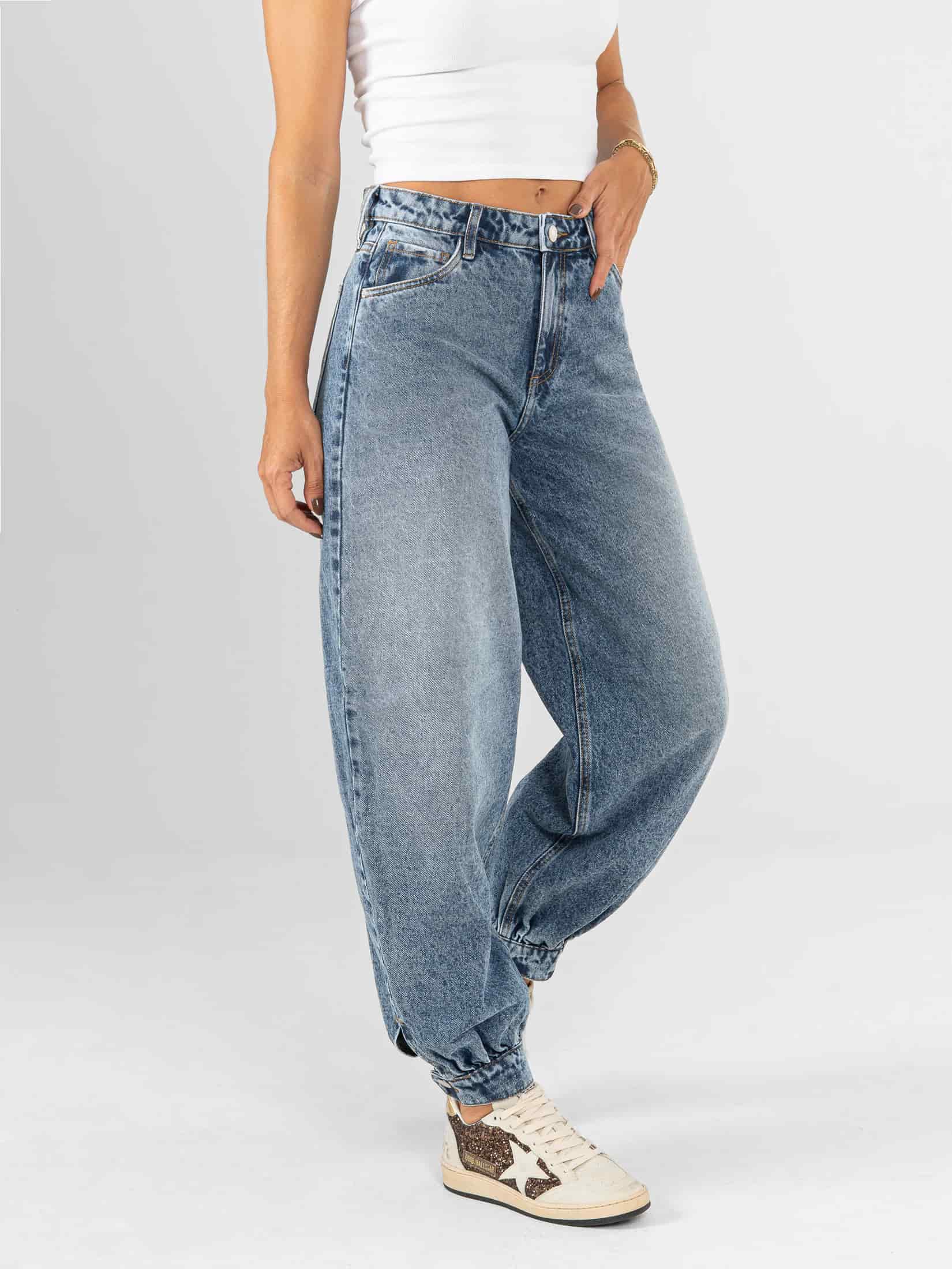 Ref: 066383 Jean baggy cropped, detalle en bota, rígido, tiro alto, tono azul medio. - miniatura 4