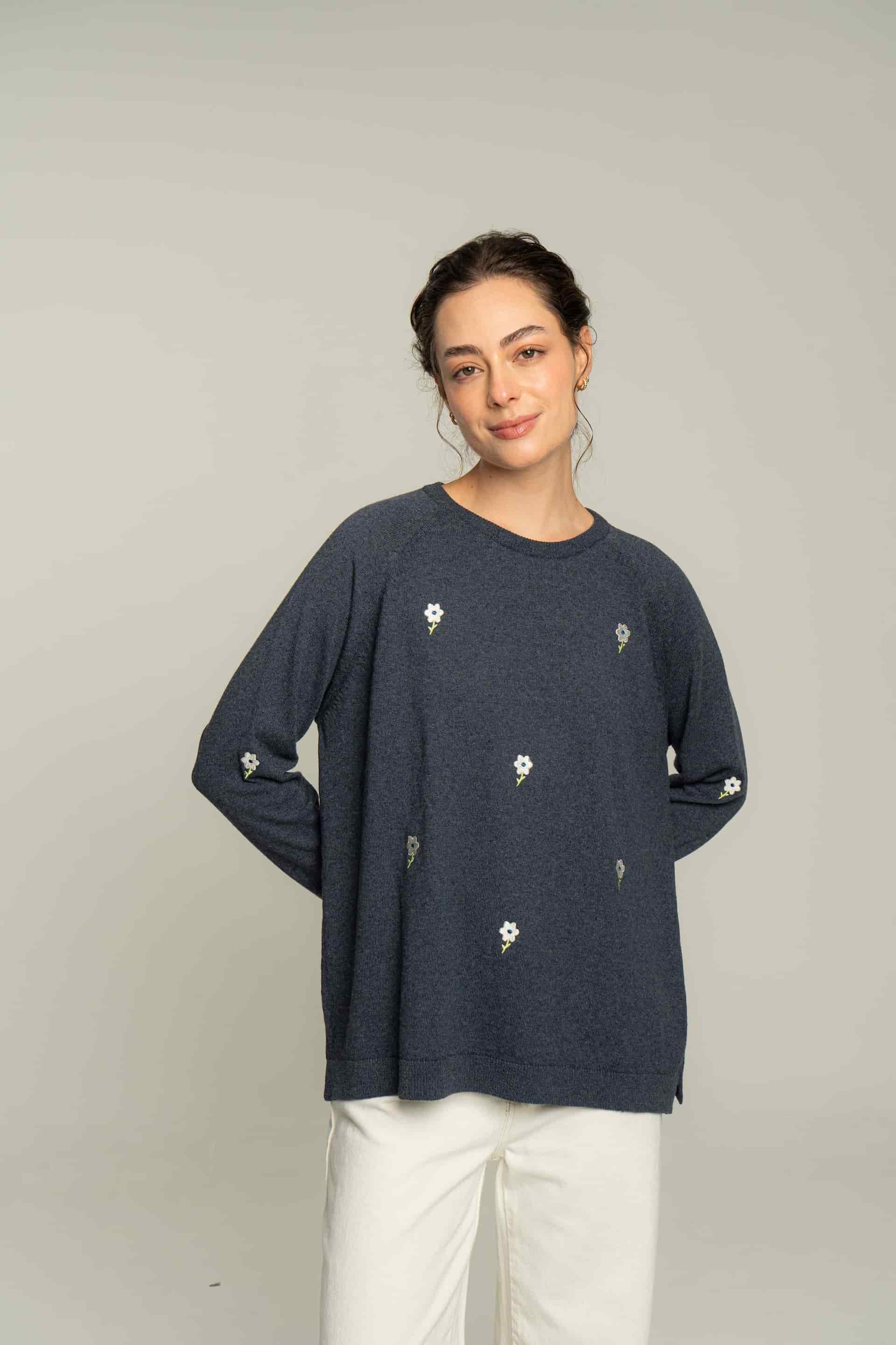 Sweater flores bordadas - azul petróleo - miniatura 1