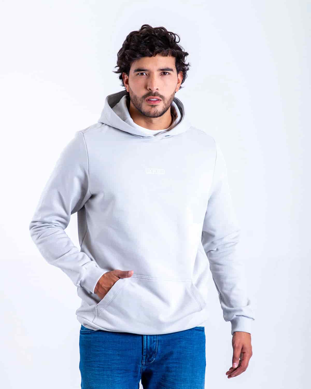 Buzo gris estampado espalda para hombre - miniatura 1