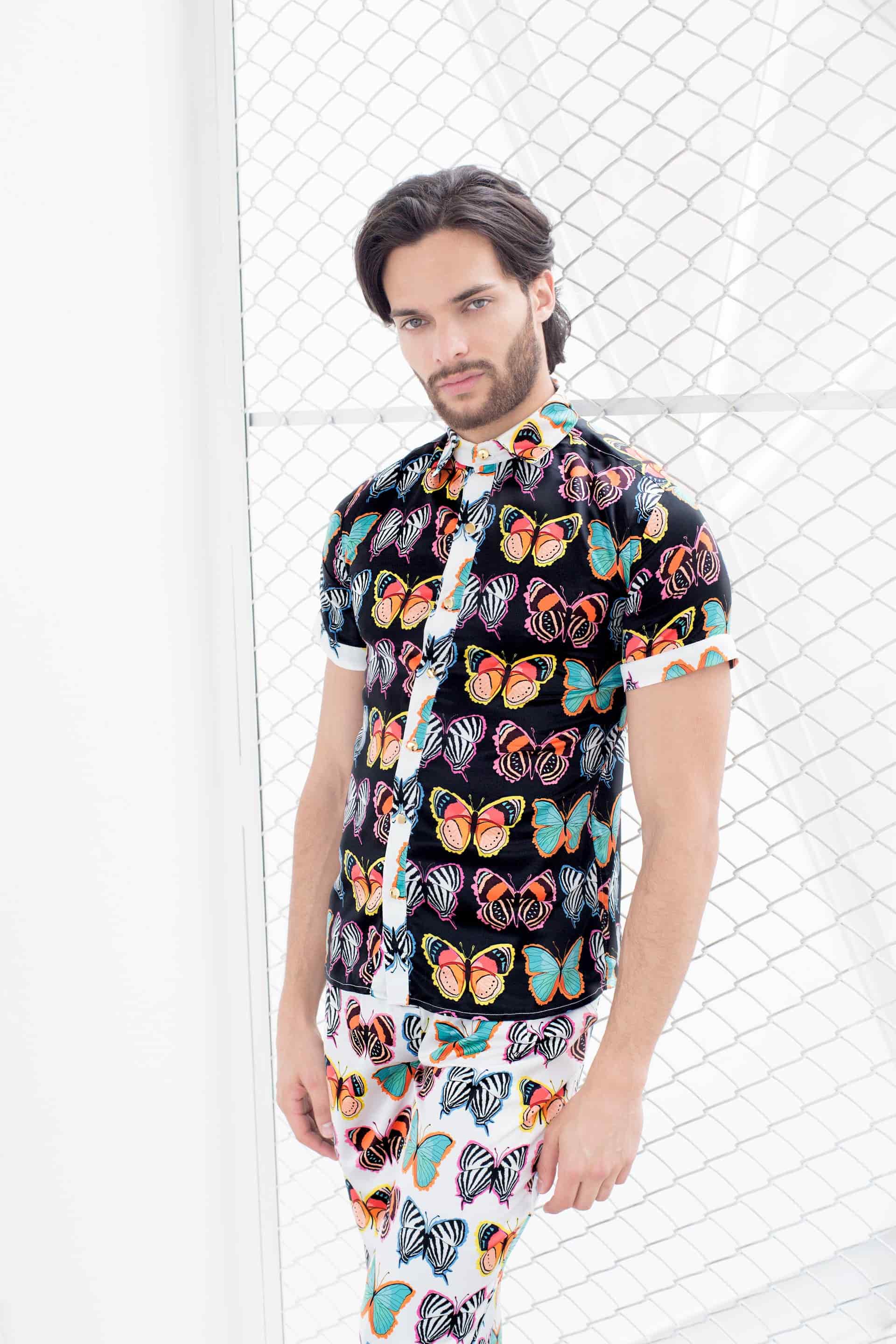 Camisa Unisex Manga Corta / Estampado Tierra de Mariposas - miniatura 2