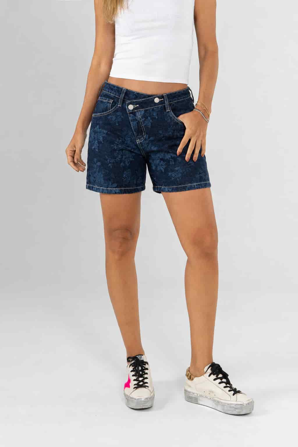 Ref: 066485 Short rígido, tiro medio, detalle en pretina, tono azul oscuro. - miniatura 1