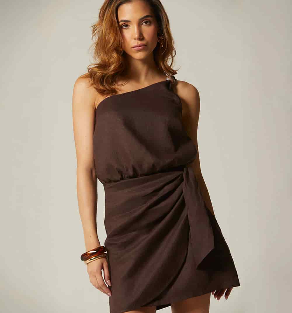 Vestido corto un solo hombro con insumo - miniatura 2