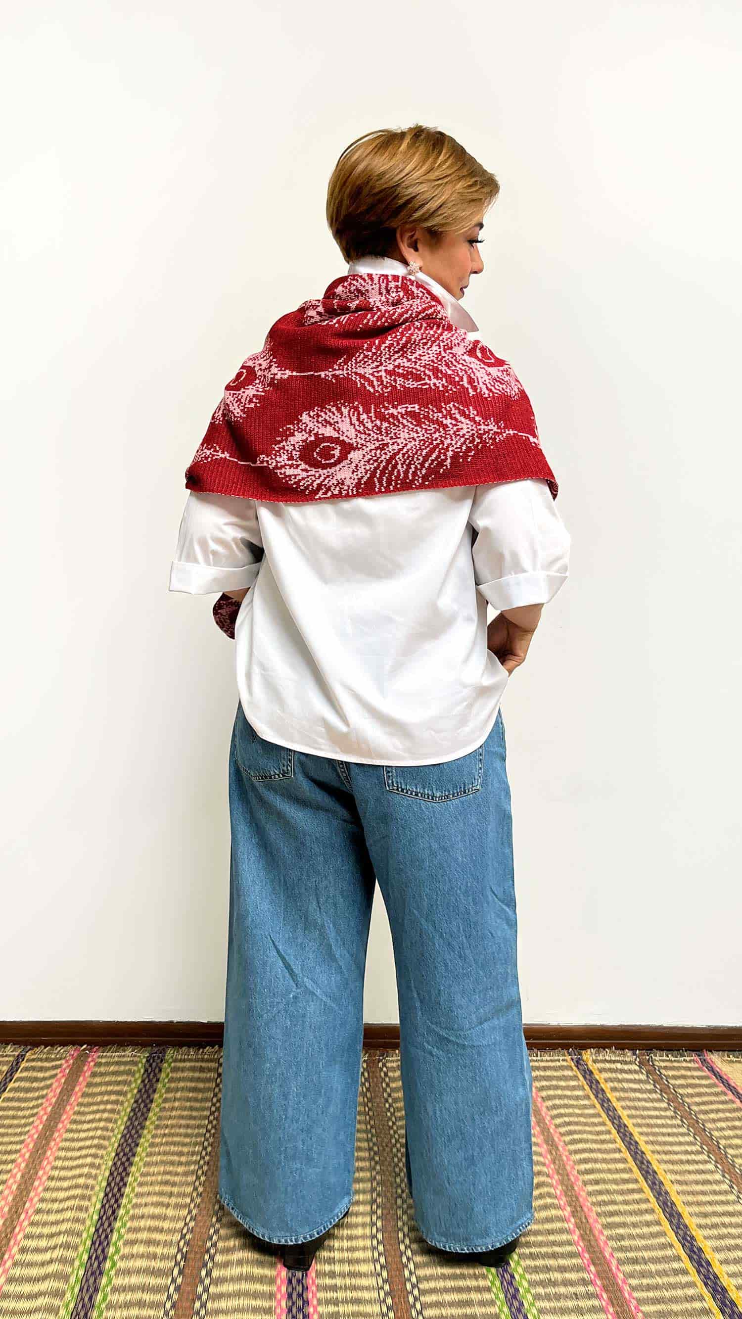 Poncho Plumas - rojo y rosado - miniatura 3