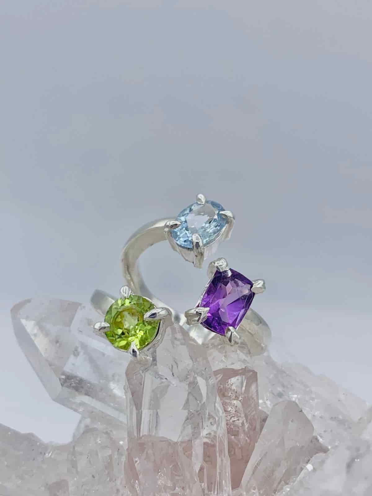 Anillo multipiedras Aguamarina, Peridoto y Amatista colección llénate de color - miniatura 1