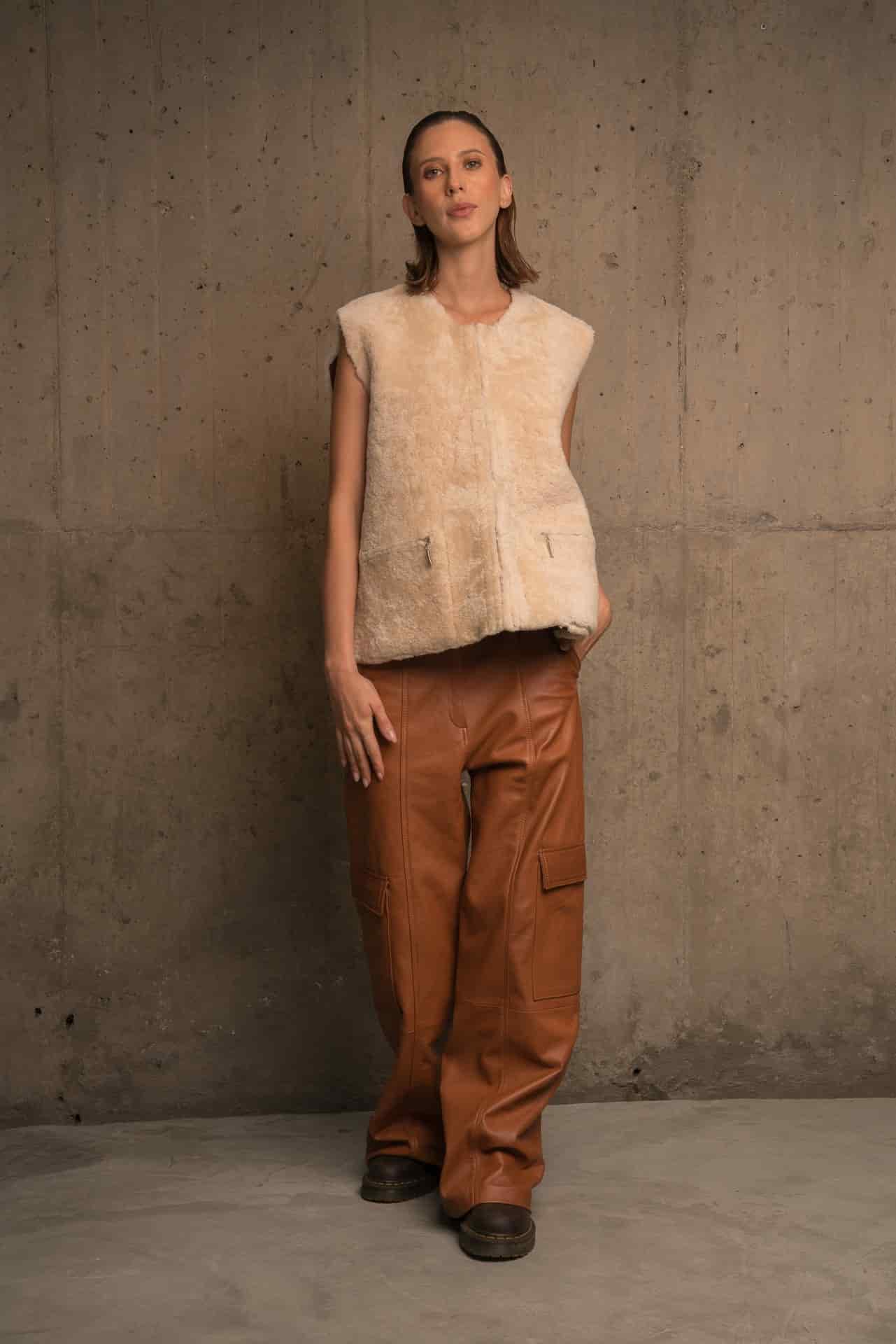 MAYA REVERSIBLE SHEEPSKIN VEST - miniatura 5