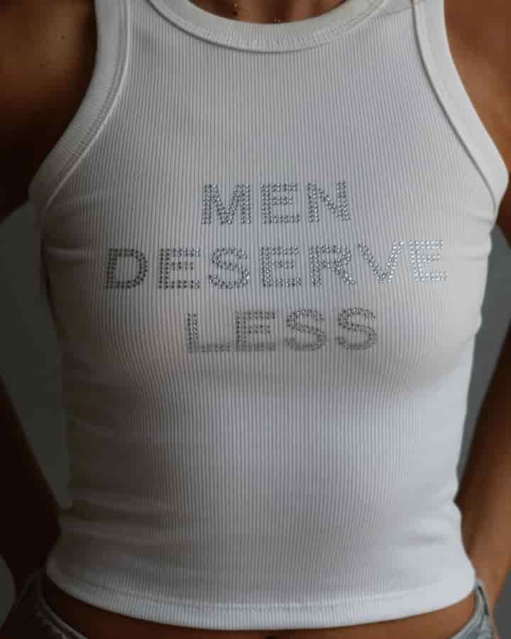TANK TOP MEN DESERVE LESS BLANCO - miniatura 2