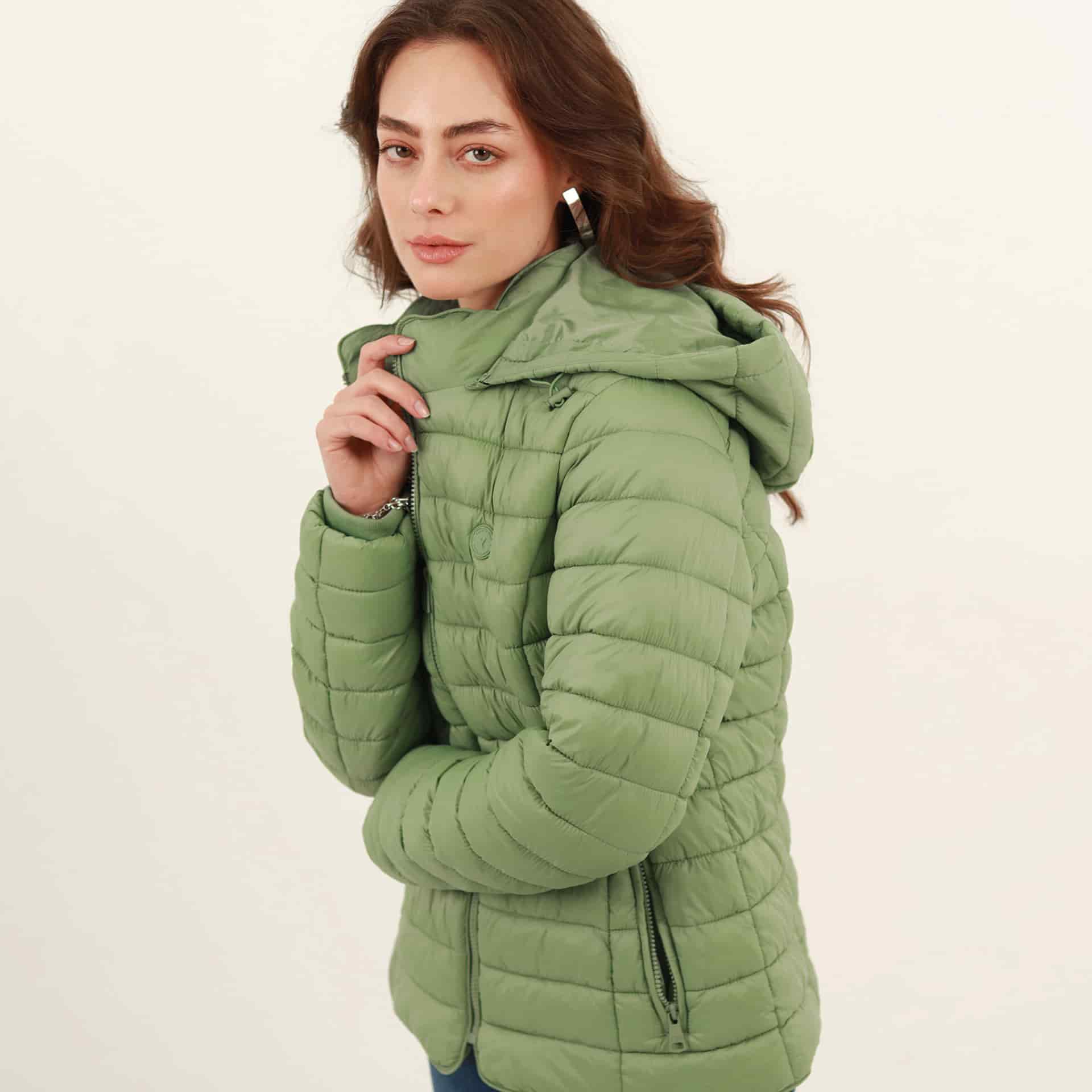 Chaqueta acolchada básica cuello alto con capucha - miniatura 44