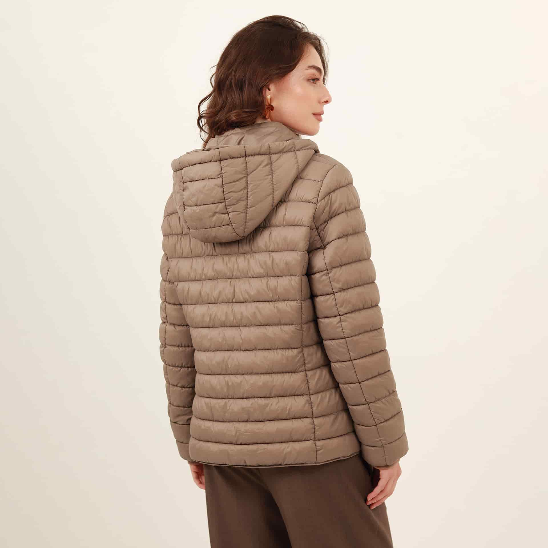 Chaqueta acolchada básica cuello alto con capucha - miniatura 32