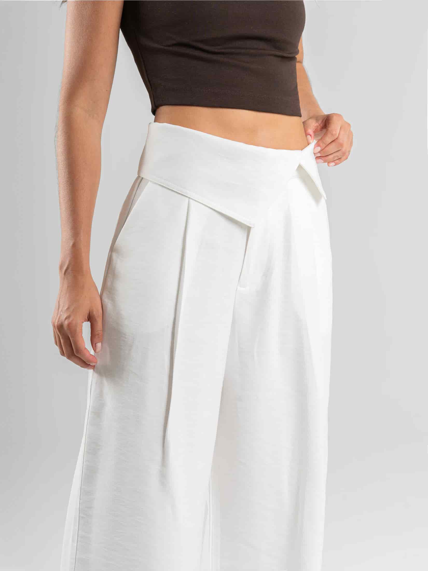 Ref: 0620557 Pantalón mom flare, prense, detalle pretina, tono ivory, - miniatura 4