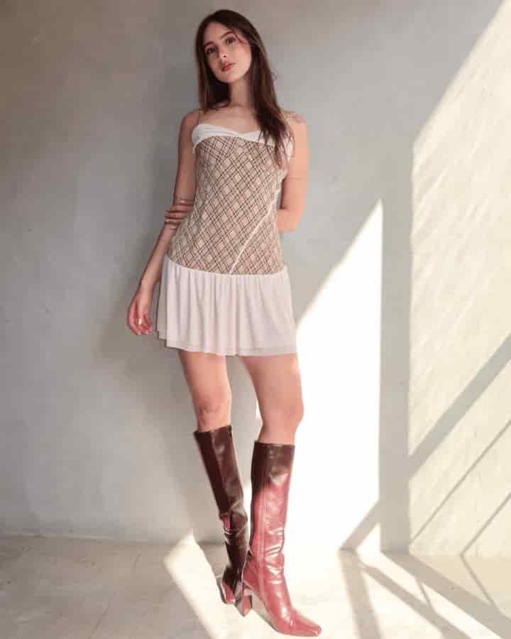 VESTIDO MINIPLAID DE CUADROS CON CORSET CREMA - miniatura 12