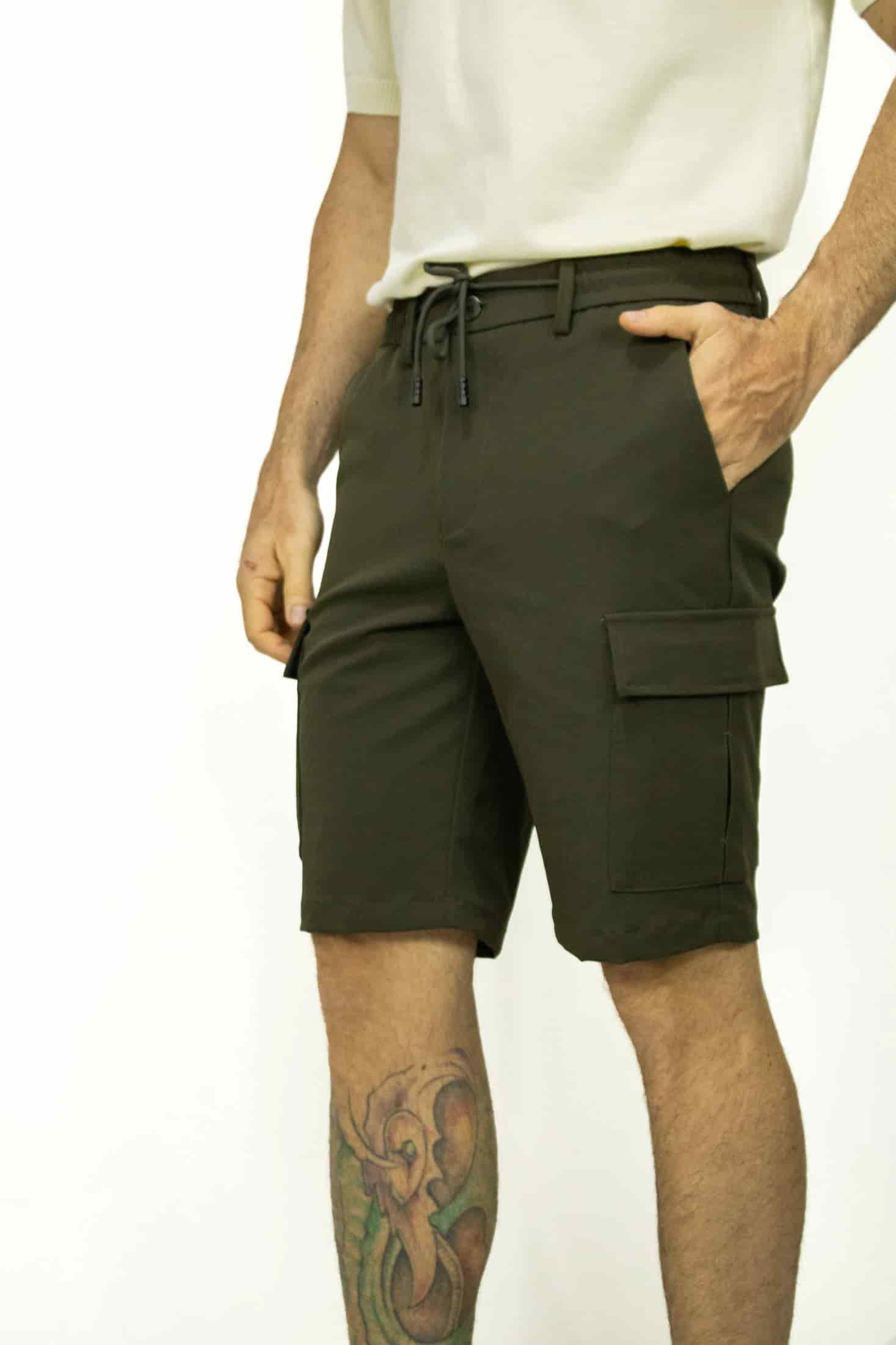 BERMUDA CARGO VERDE PARA HOMBRE - miniatura 3