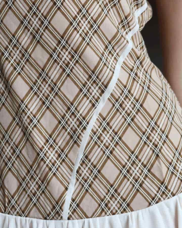 VESTIDO MINIPLAID DE CUADROS CON CORSET CREMA - miniatura 17