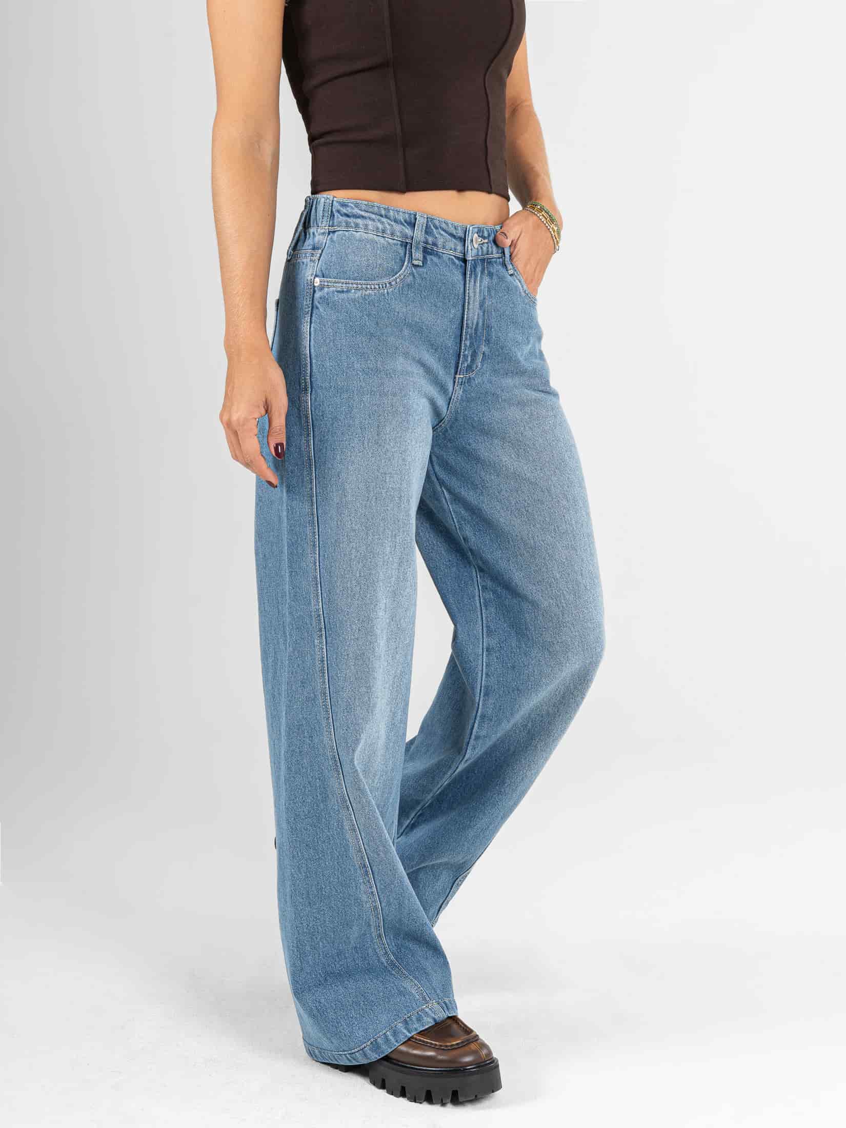 Ref: 066509 Jean mom flare, rígido, tiro medio, pretina resortada, tono azul medio. - miniatura 3