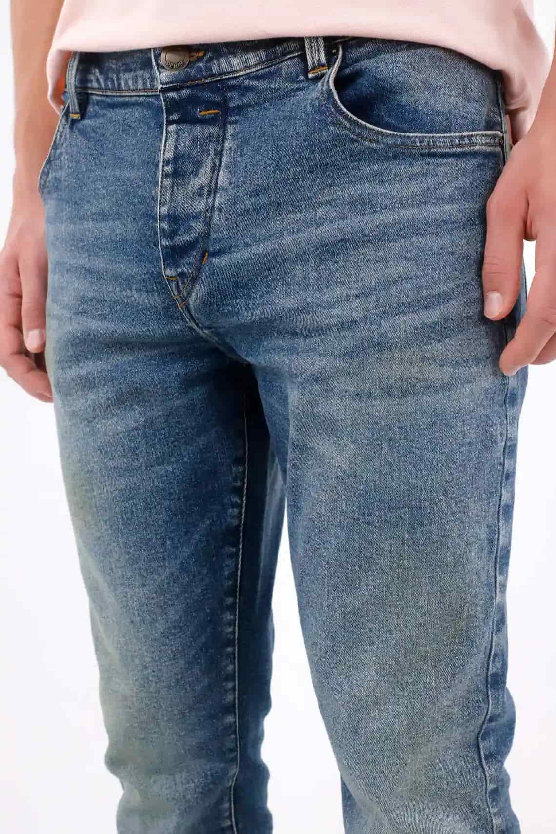Jean skinny con lavado desgastado en denim de algodón azul medio para hombre - miniatura 4